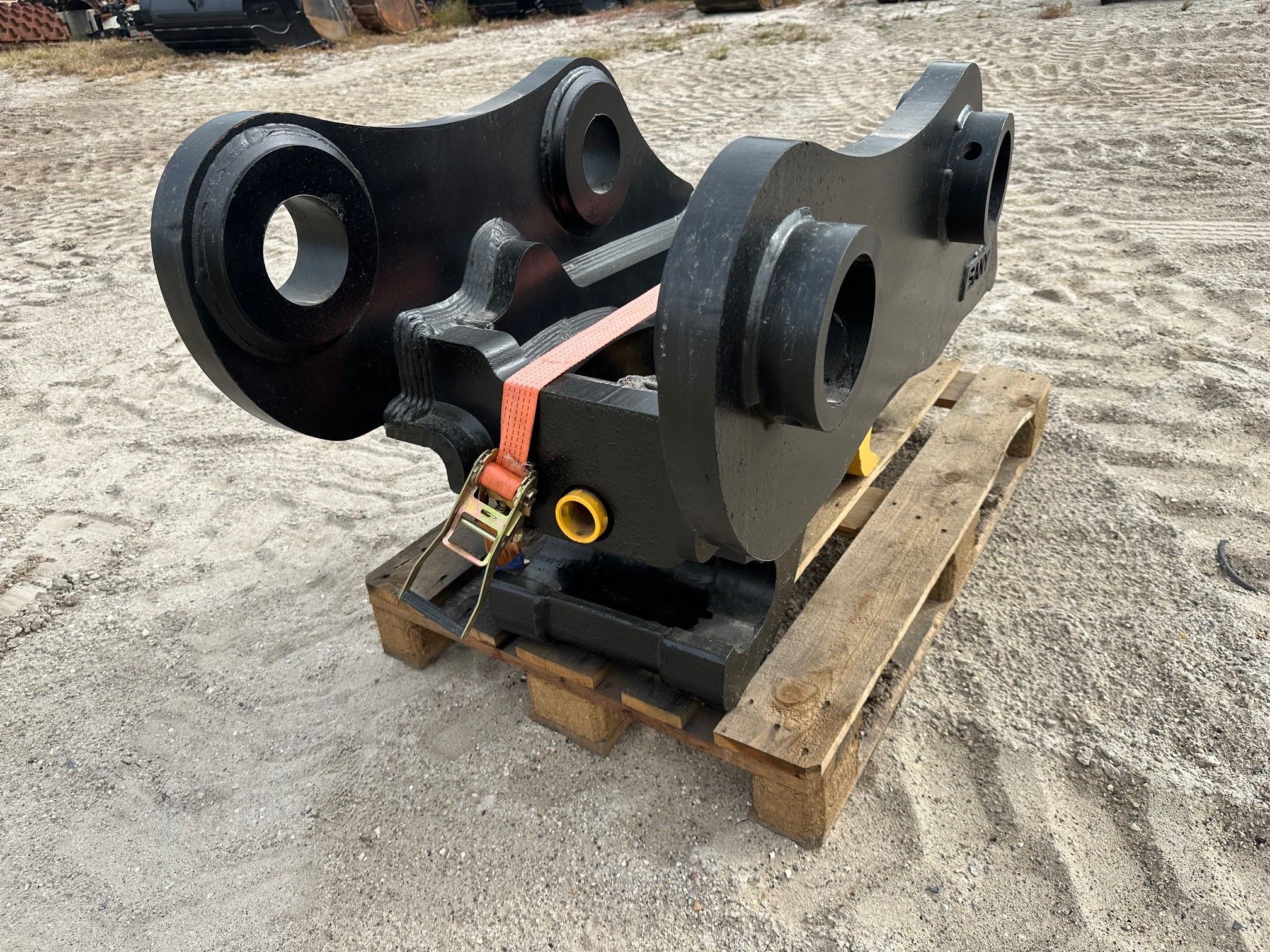 SANY SY500H HYDRAULIC QUICK COUPLER Photo 1 Thumbnail