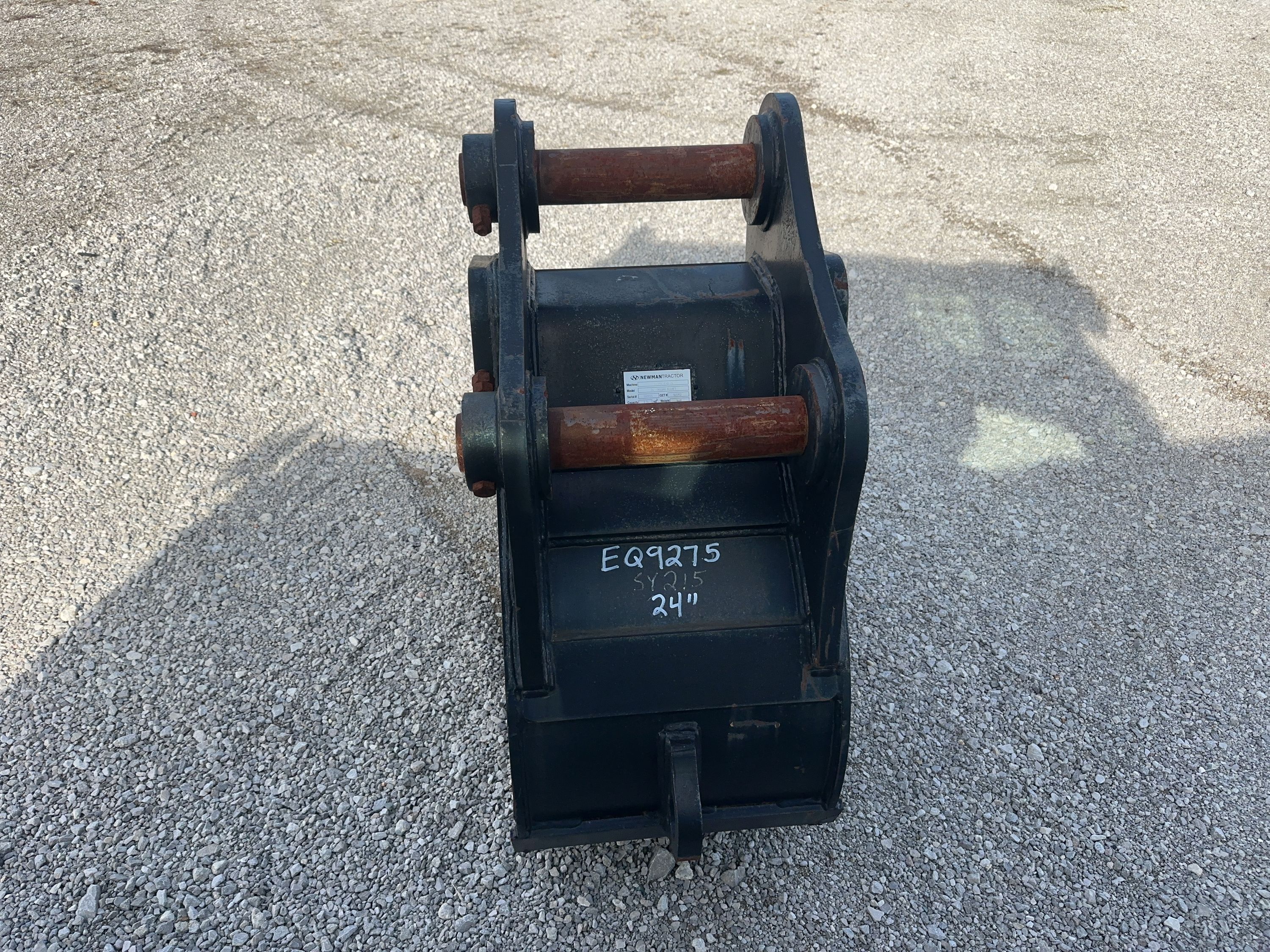 24" BUCKET FOR SY215C WITH WELDED BAR FOR TEETH Photo 4 Thumbnail