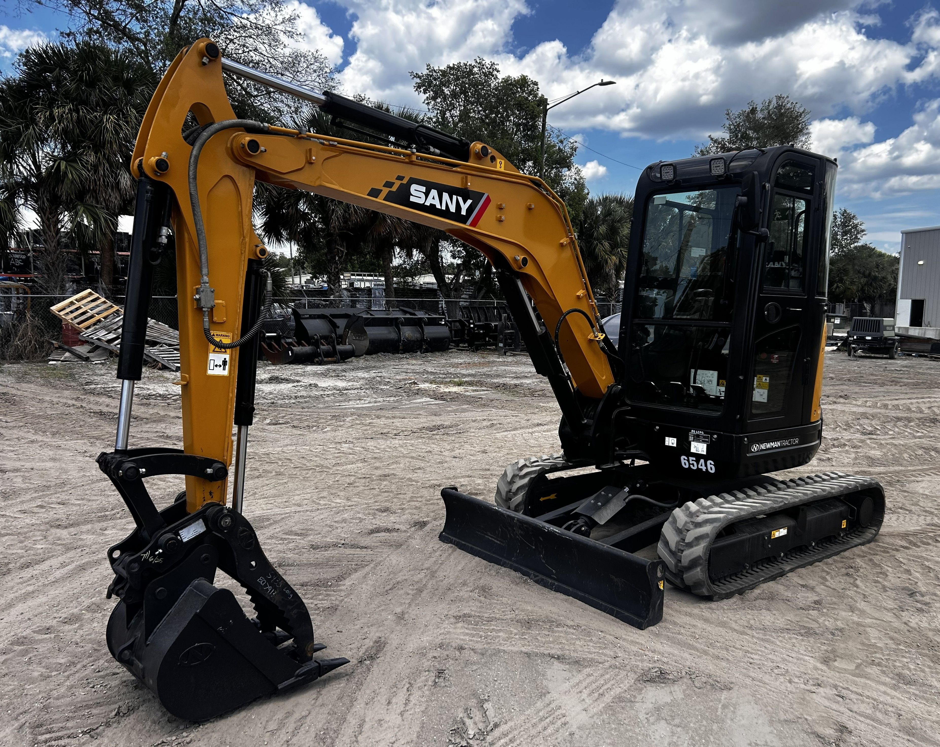 2023 SANY SANY SY35U EXCAVATOR (CABIN) W/ STRAIGHT BLADE Photo 1