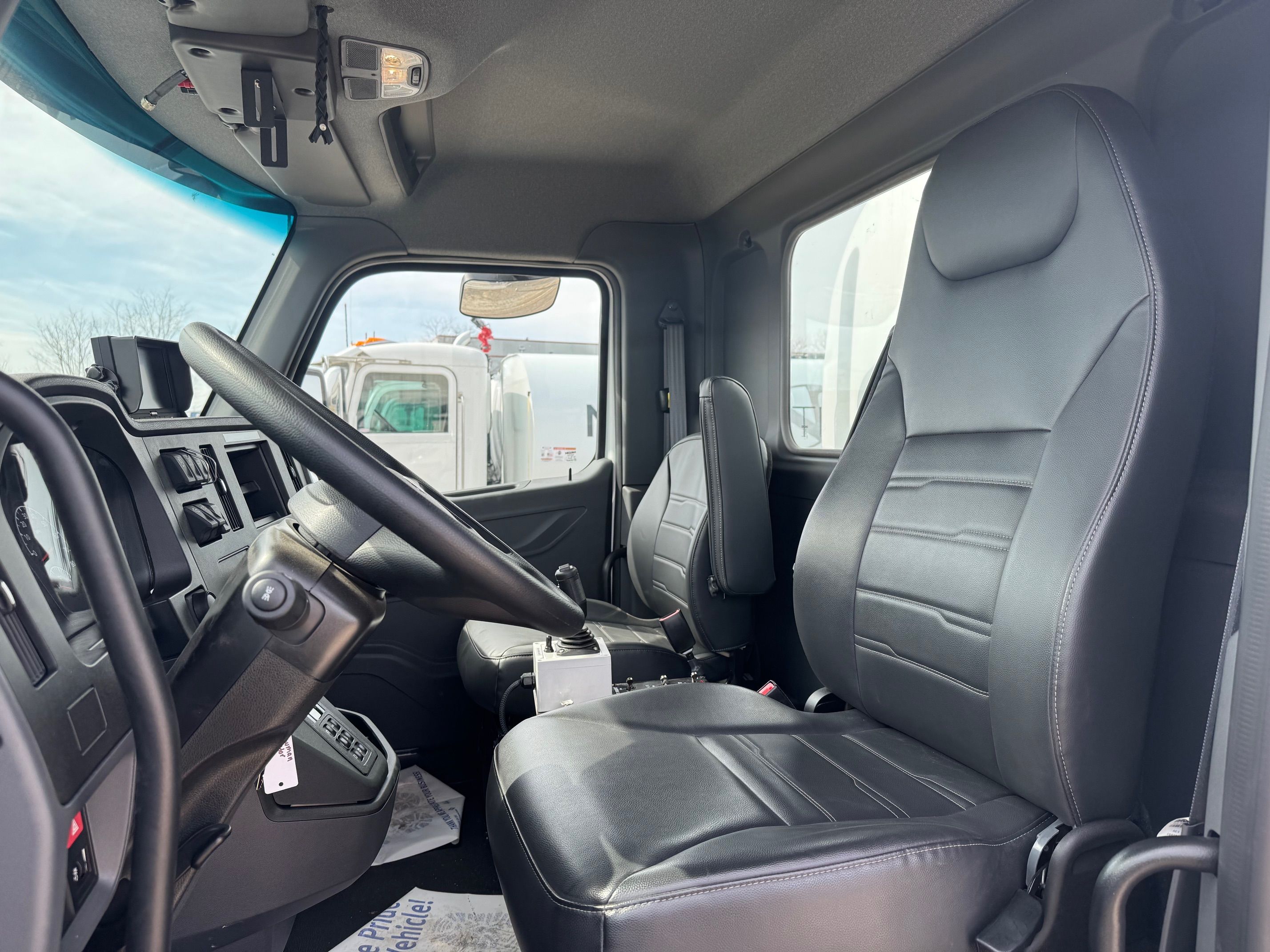 2025 PETERBILT 548 WATER Photo 5 Thumbnail