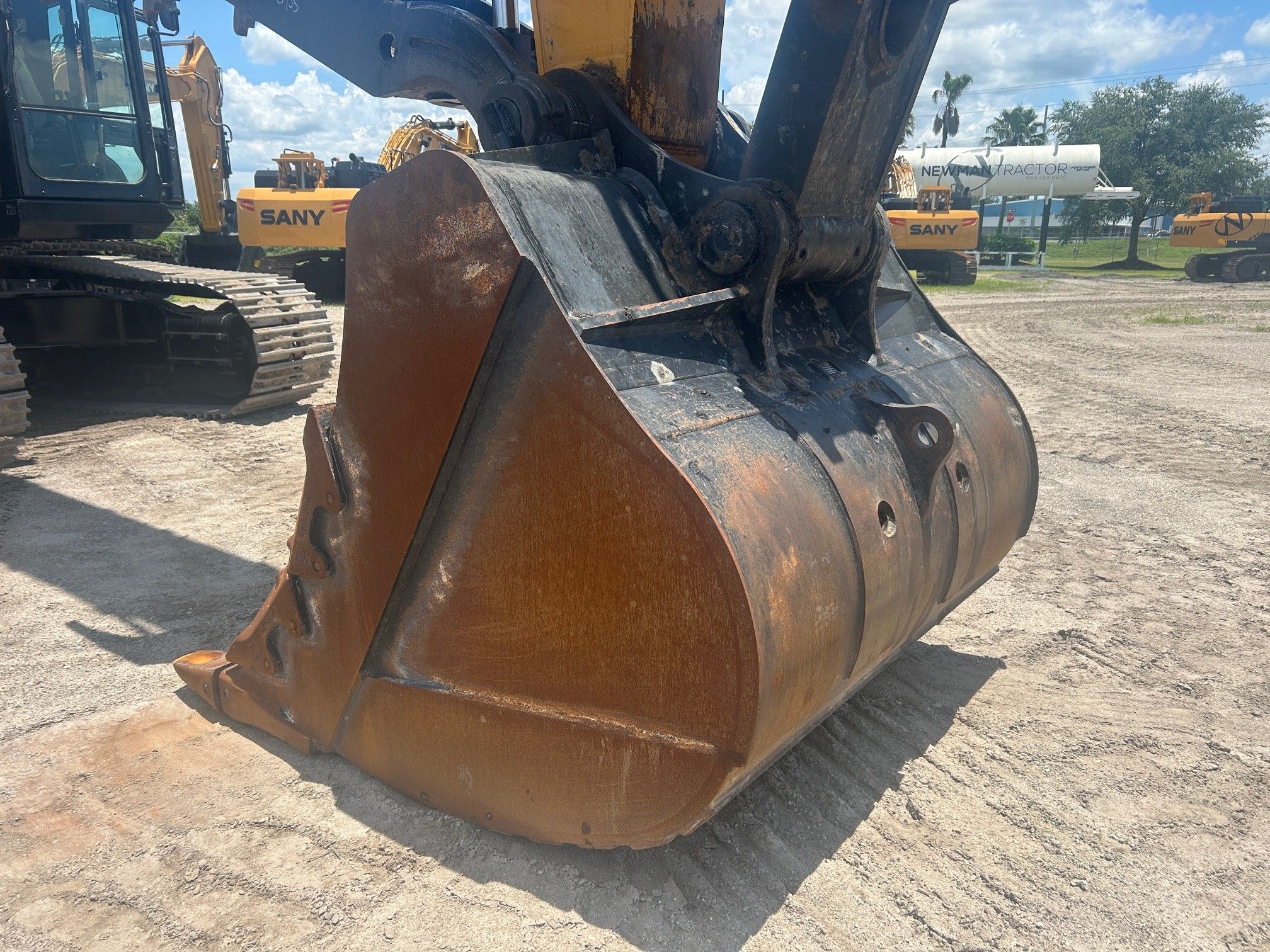 72" BUCKET FOR SY500H Photo 2 Thumbnail