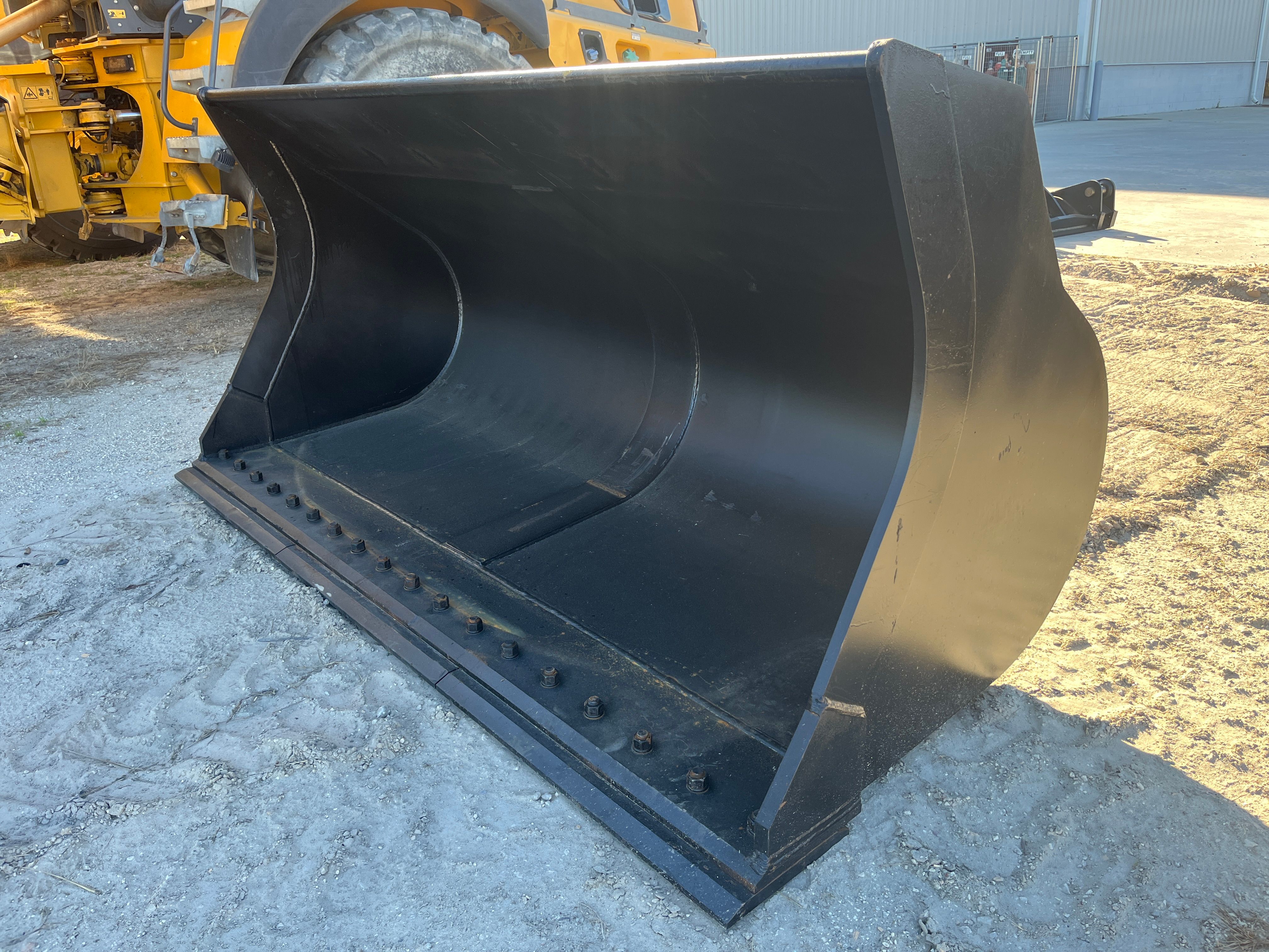 4CYD BUCKET FOR SW405K (114"W) Photo 4 Thumbnail