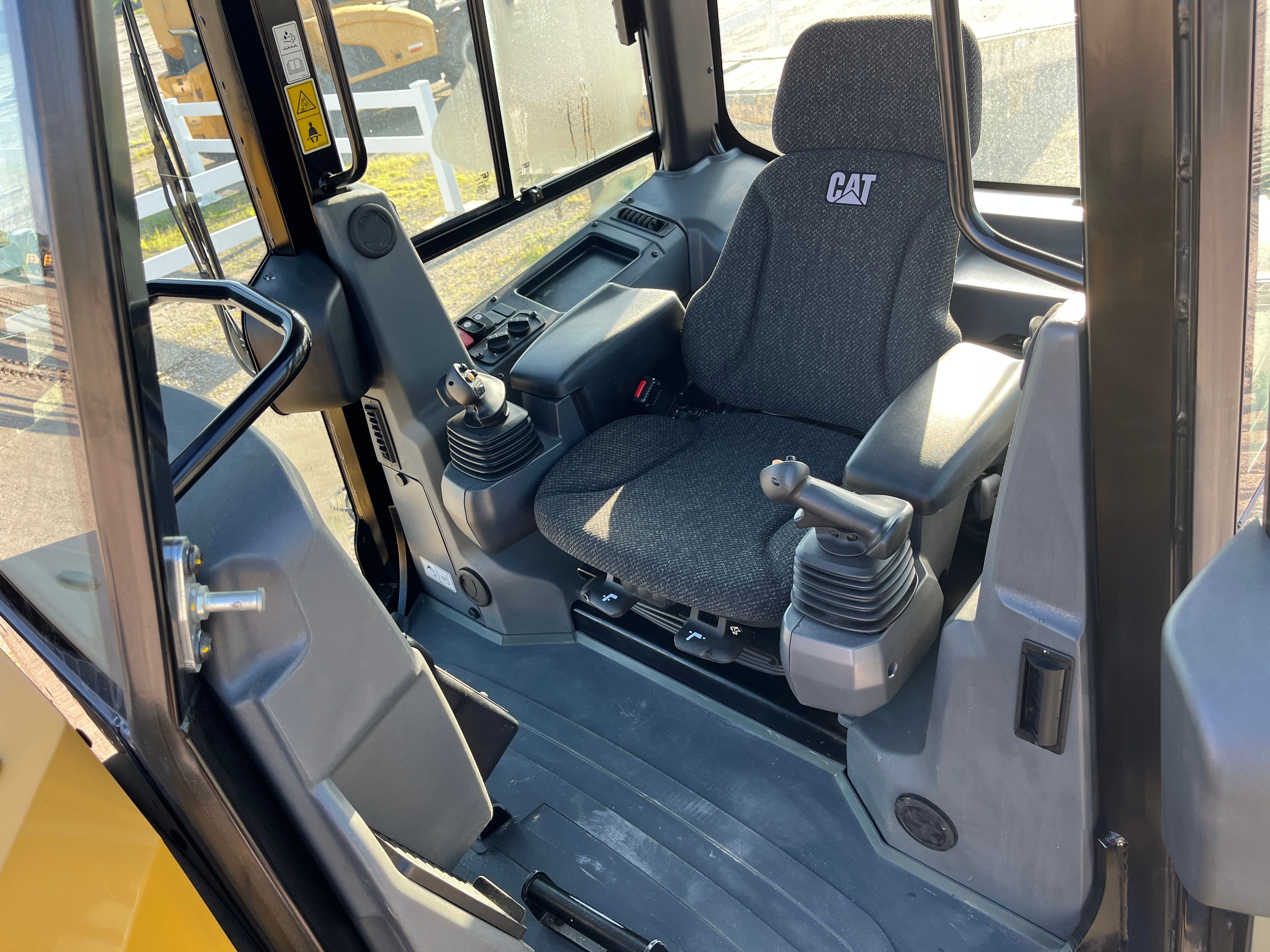 2021 CAT D4 LGP Photo 7 Thumbnail