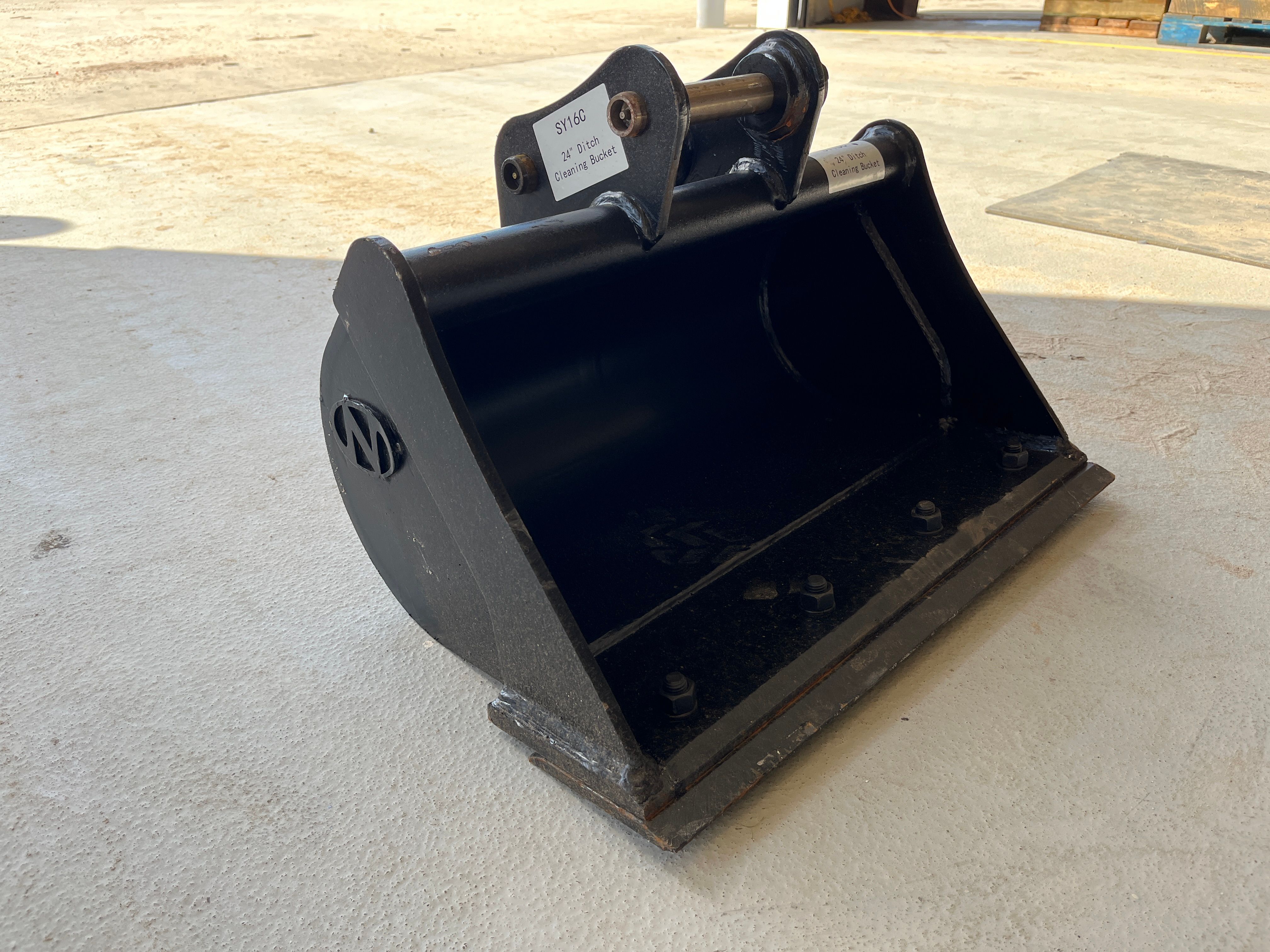 24" DC BUCKET FOR SY16C Photo 4 Thumbnail