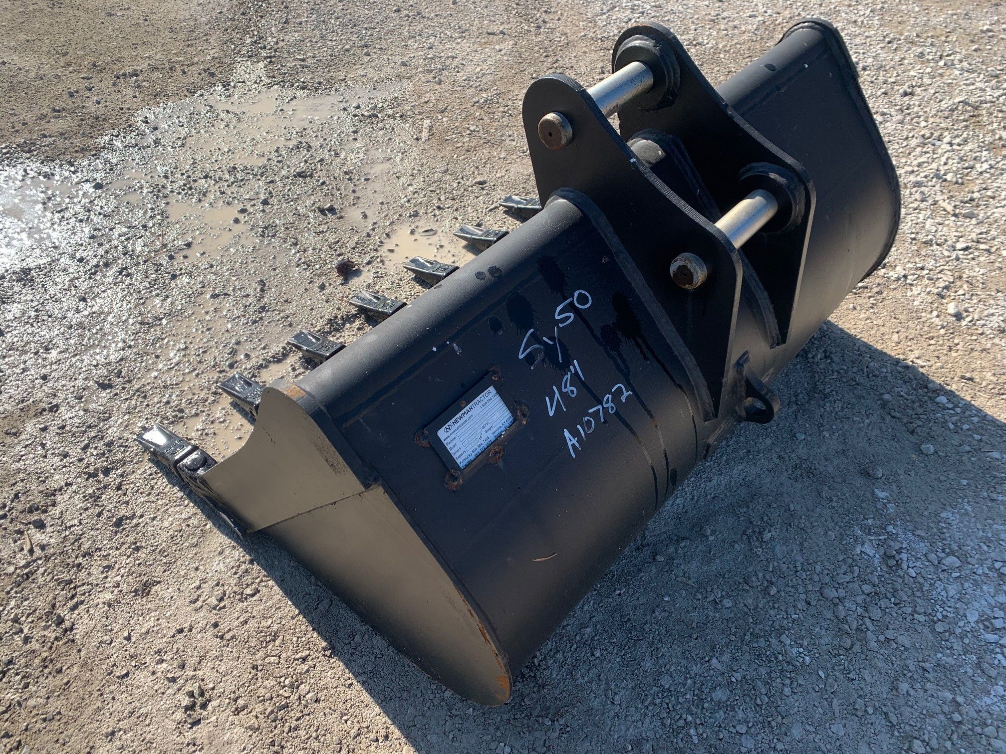 48" BUCKET FOR SY50U Photo 1 Thumbnail