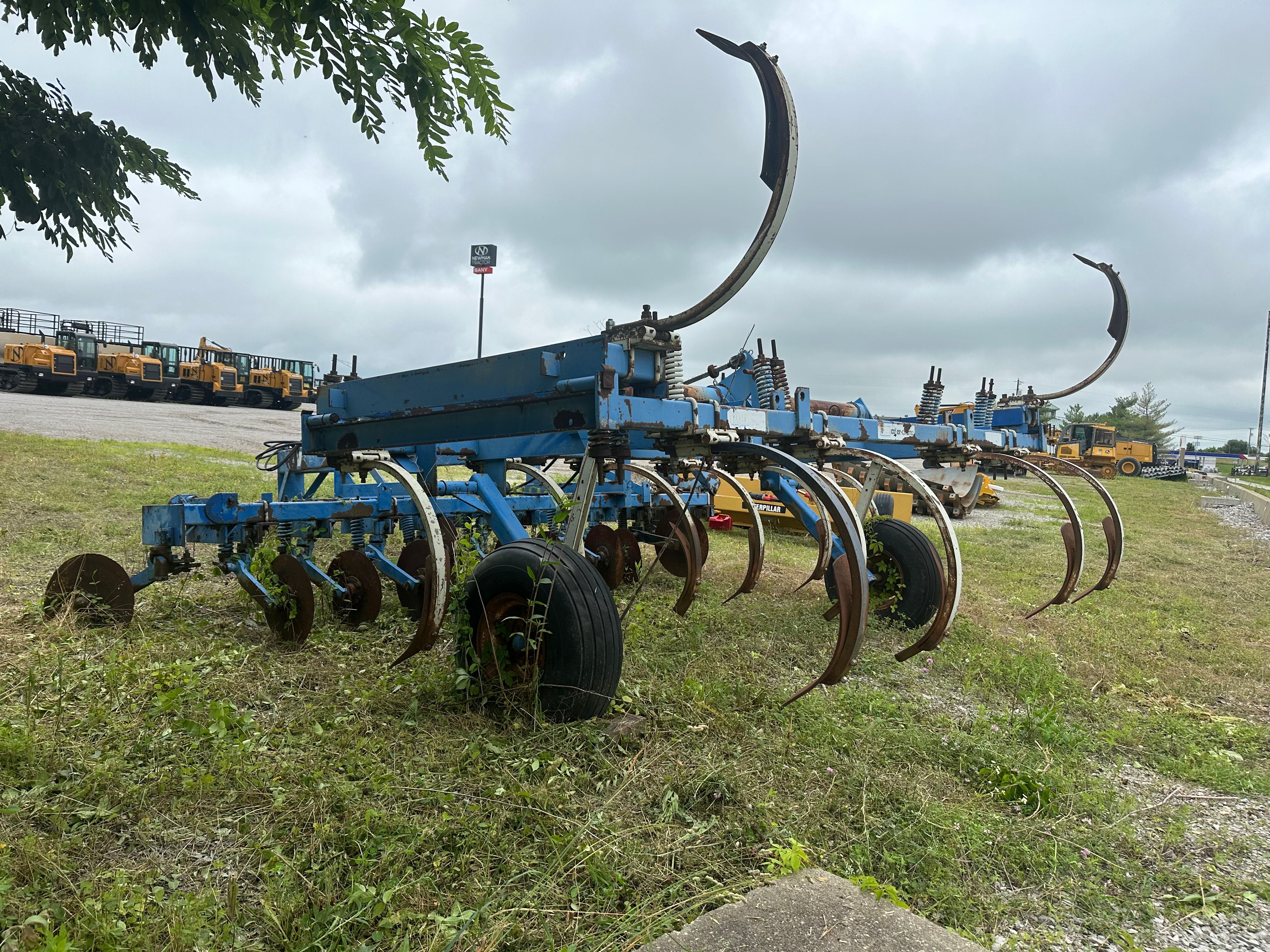 COULTER CHAMP 15' CHISEL PLOW Photo 2 Thumbnail