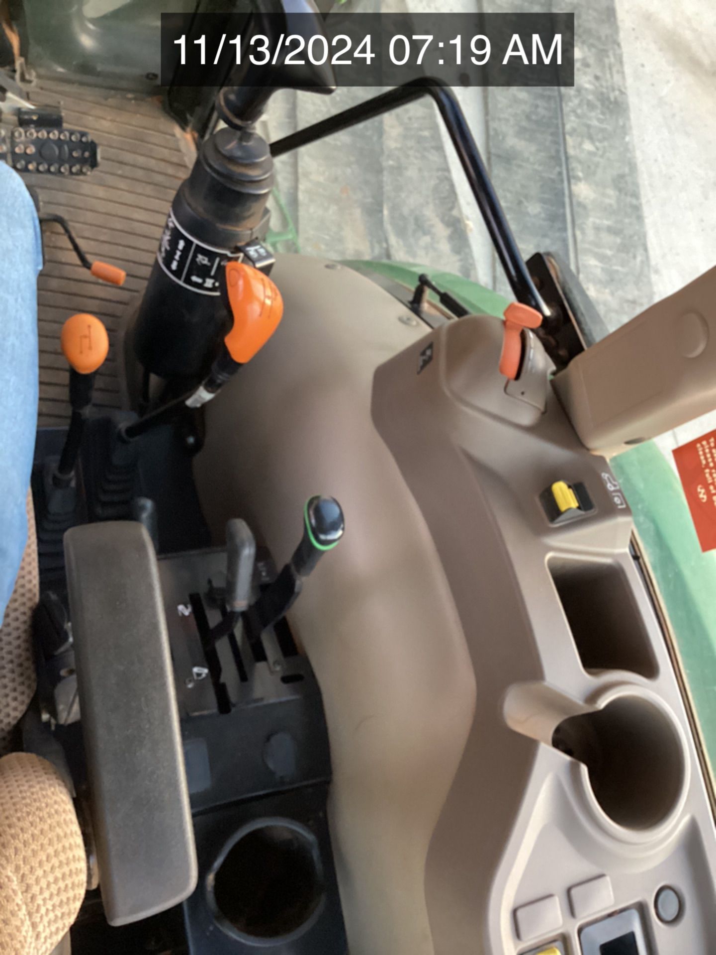 2022 JOHN DEERE 5065E Photo 10 Thumbnail