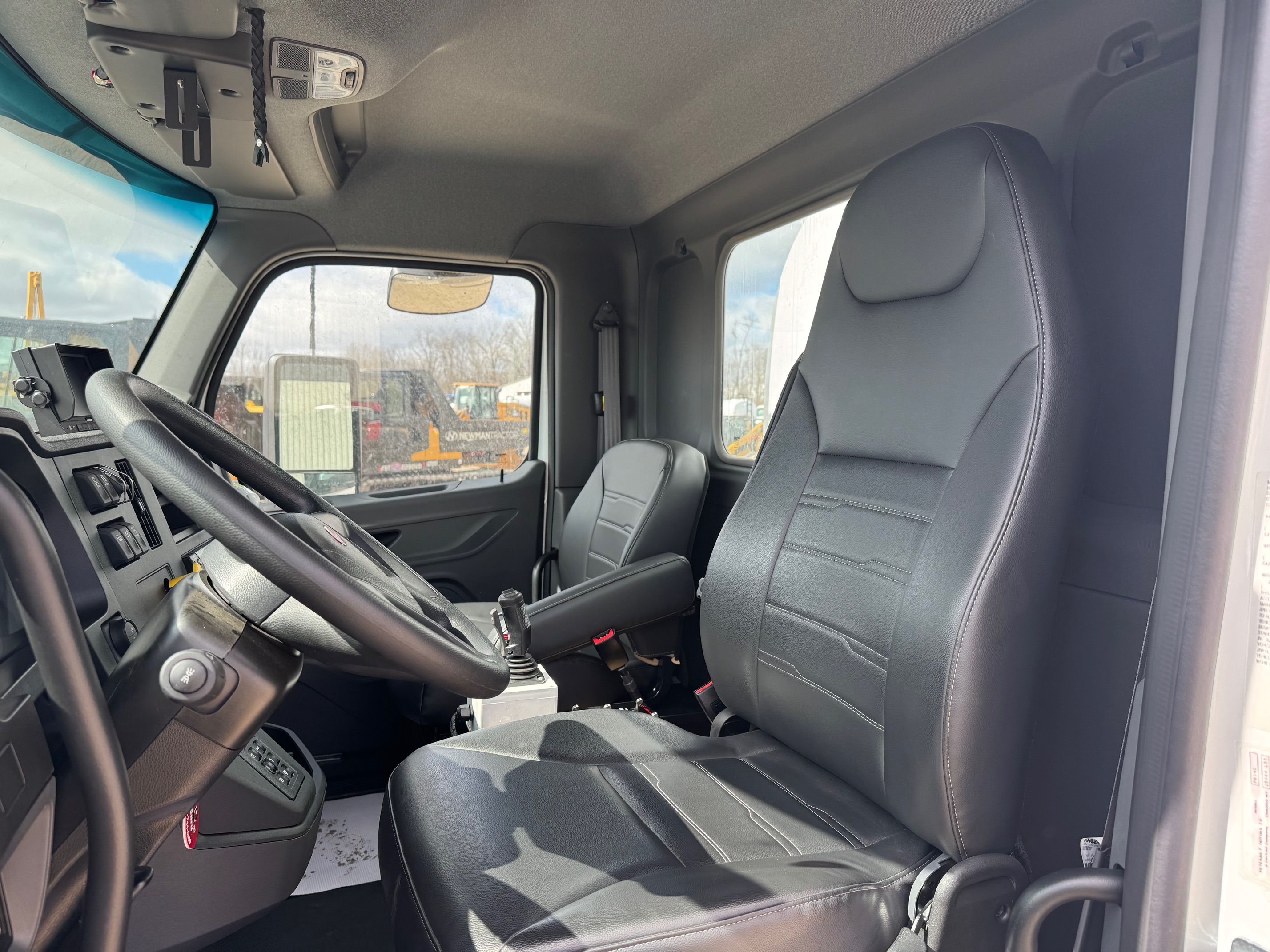 2025 PETERBILT 548 WATER Photo 5 Thumbnail