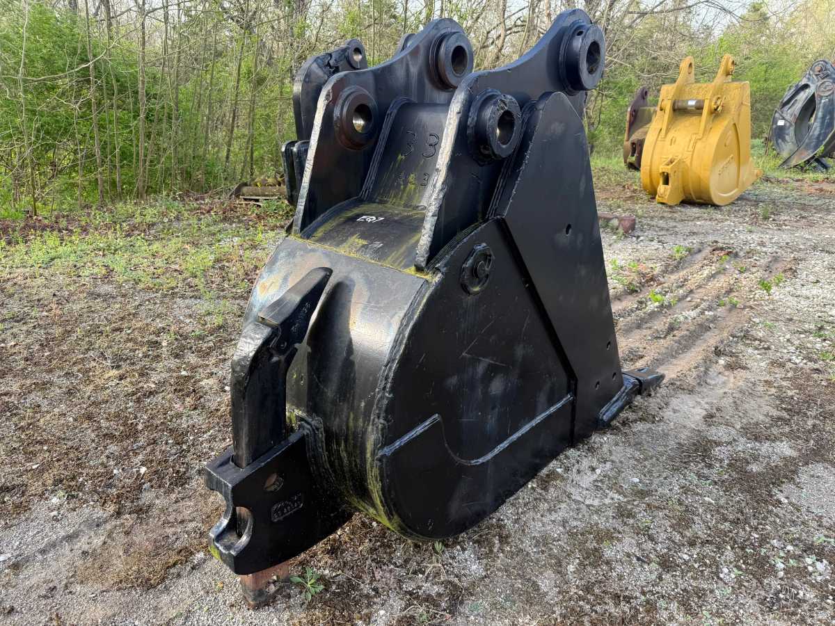 32" EXCAVATOR BUCKET W/RIPPER Photo 1