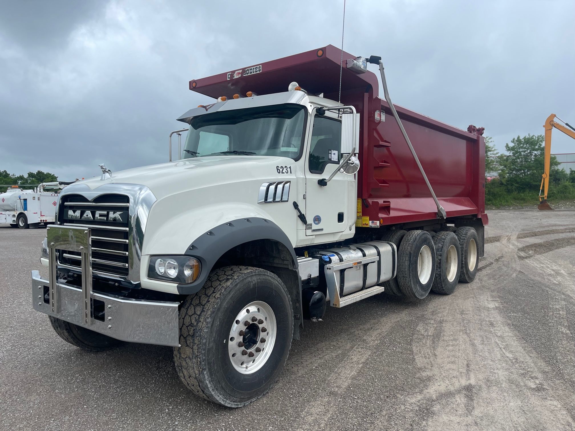 2021 MACK GR64F Photo 1 Thumbnail