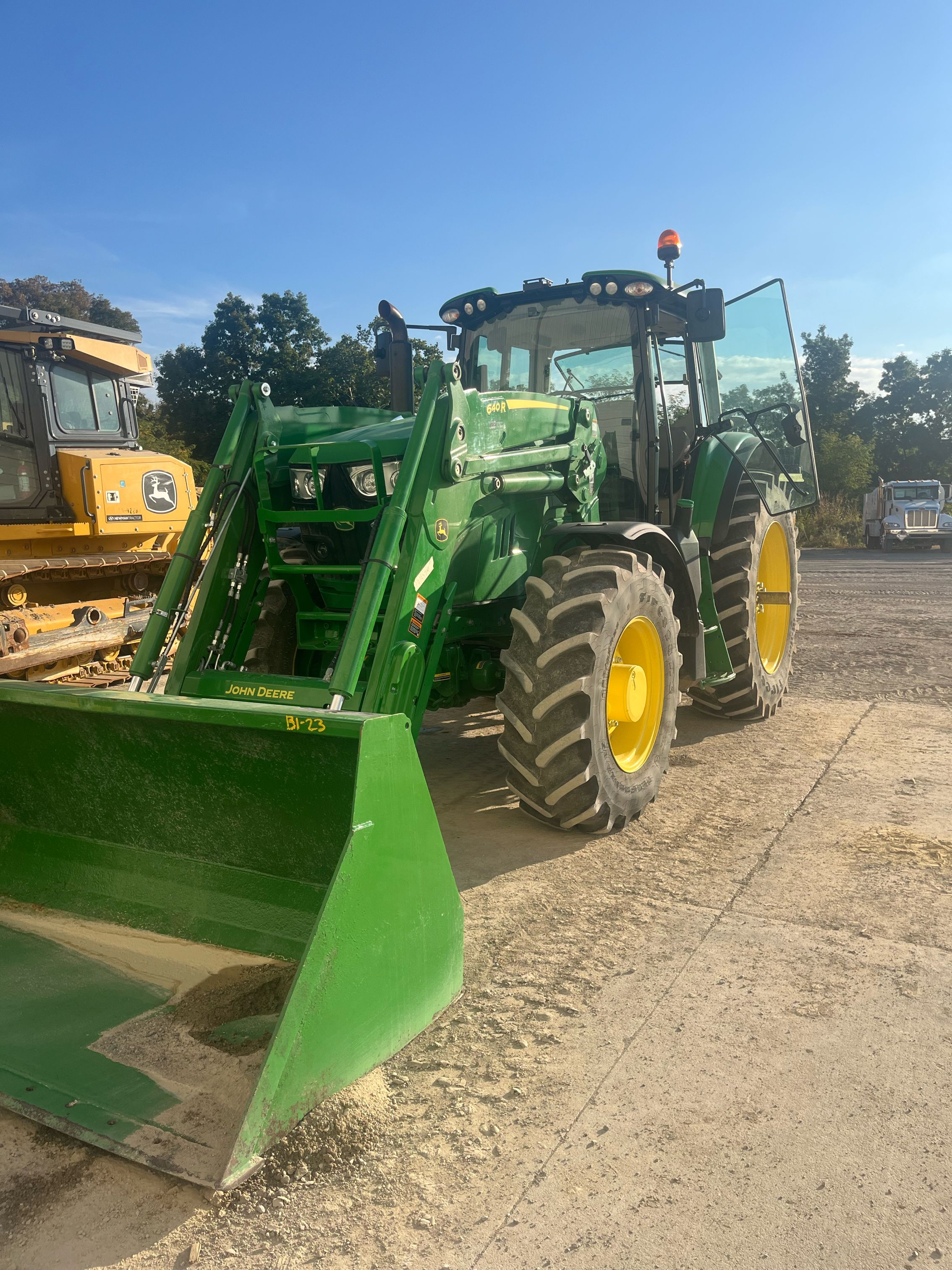 2020 JOHN DEERE 6155M Photo 4 Thumbnail