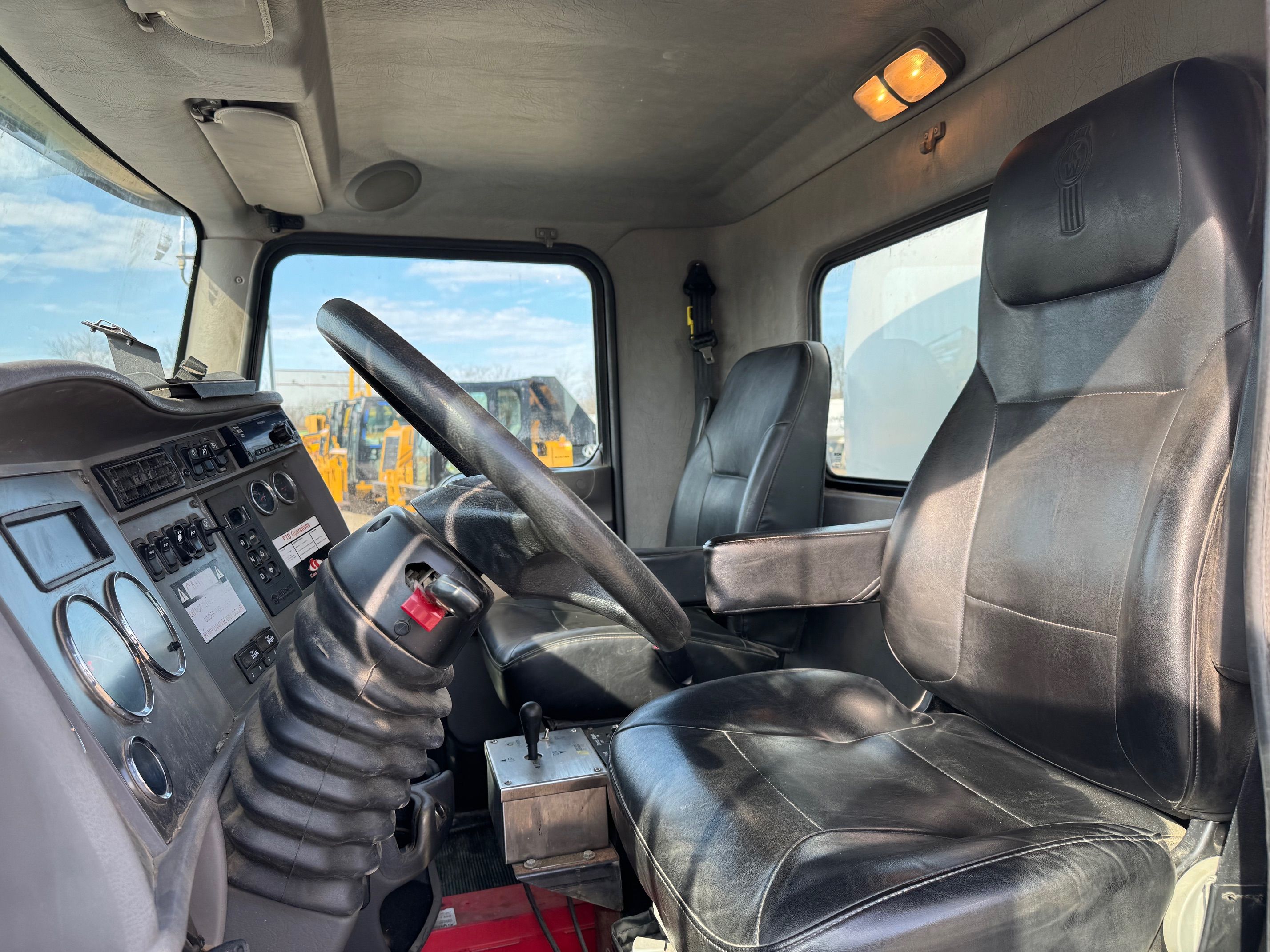 2020 KENWORTH T370 WATER Photo 5 Thumbnail