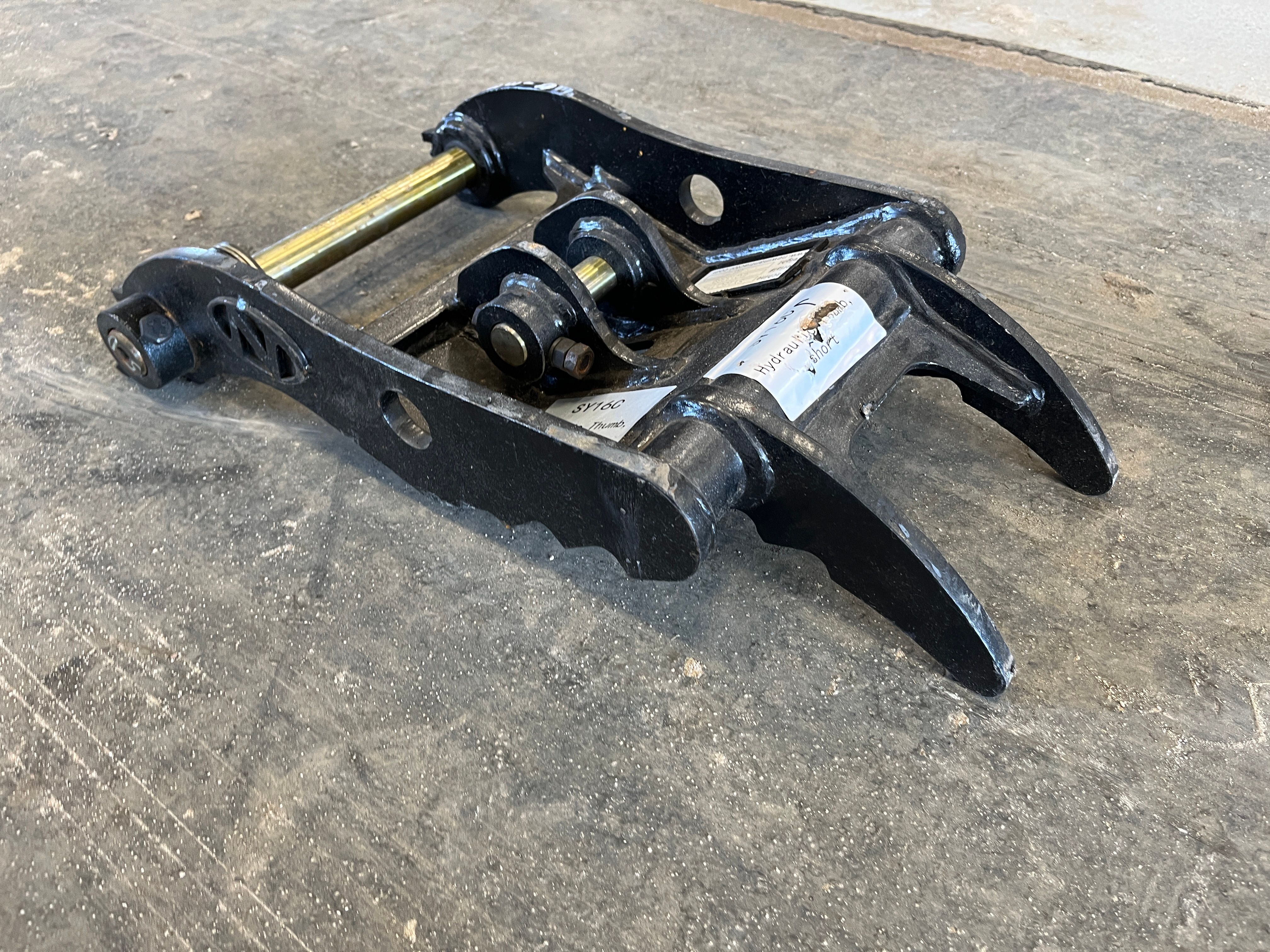 THS THUMB SHORT FOR SY16C (NO QUICK COUPLER) Photo 2 Thumbnail