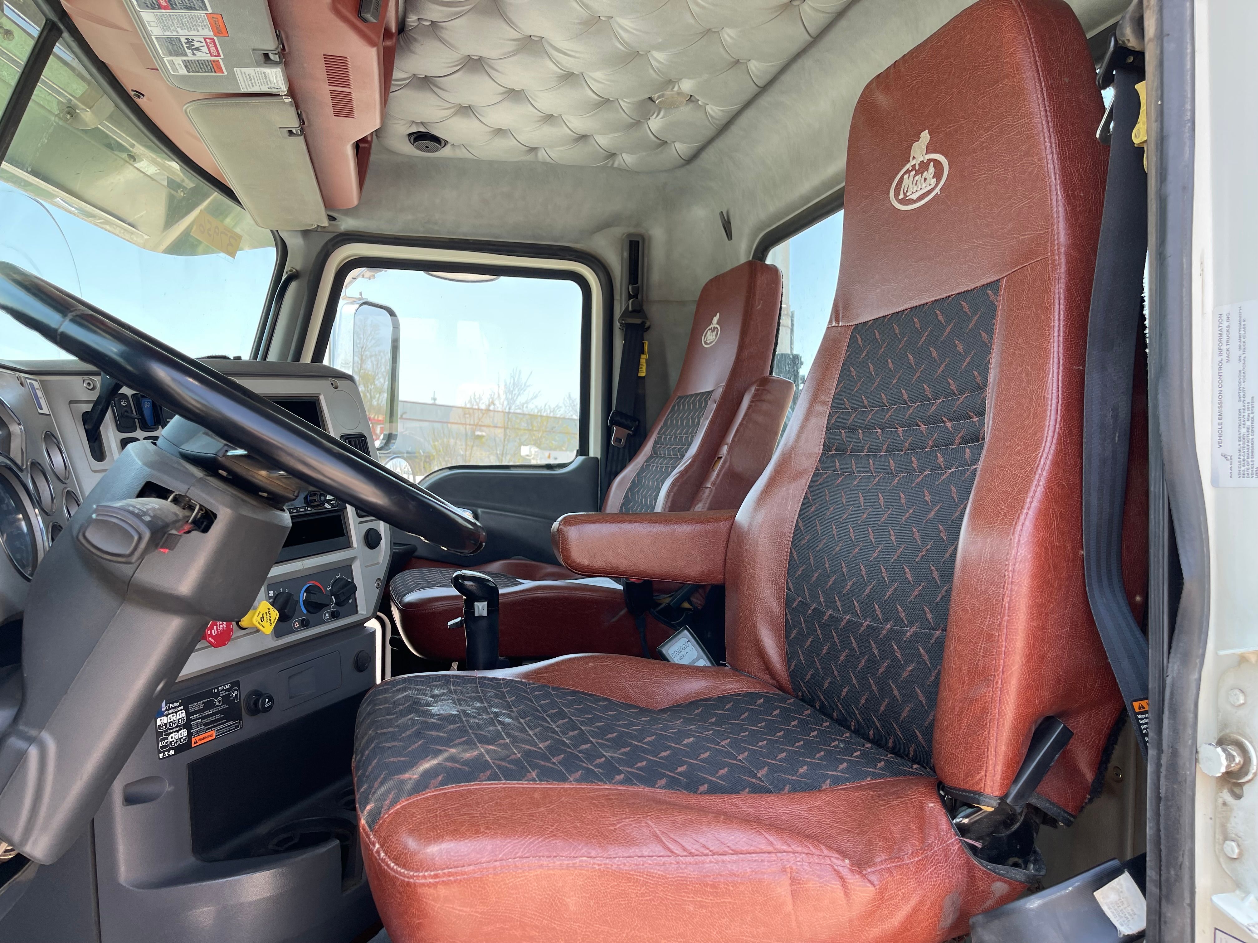 2016 MACK CHU613 Photo 7 Thumbnail
