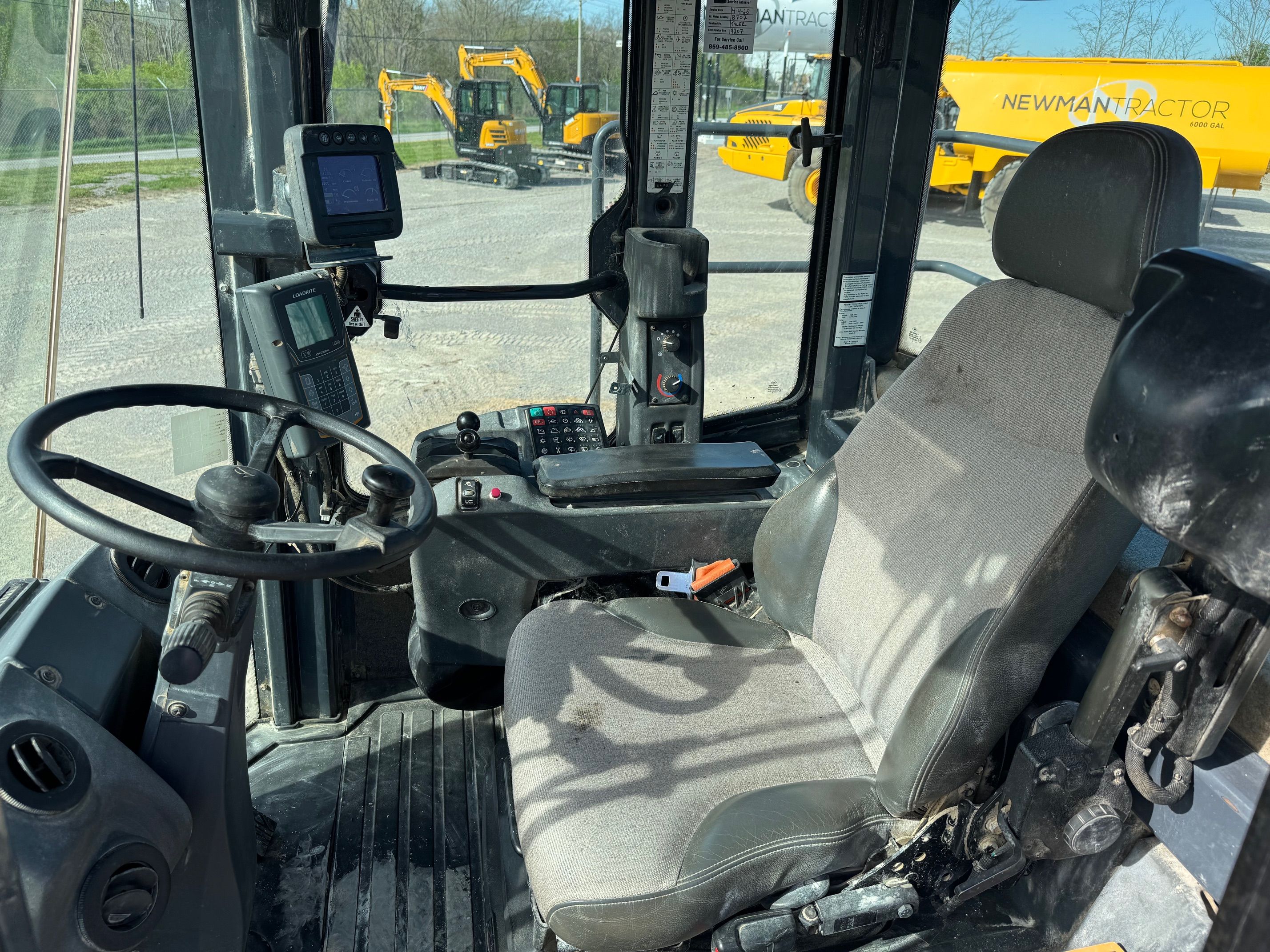 2017 JOHN DEERE 844K Photo 9 Thumbnail