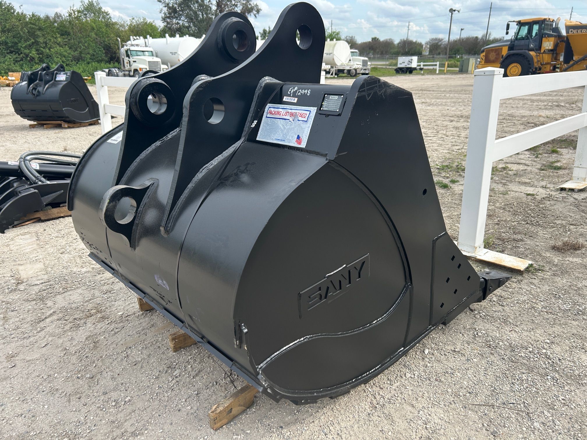 60" BUCKET FOR SY365C Photo 2 Thumbnail