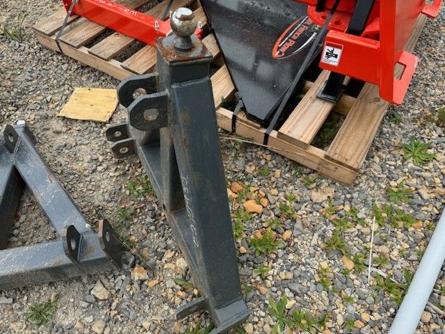 3 POINT HITCH FOR 6155S TRACTOR Photo 1 Thumbnail