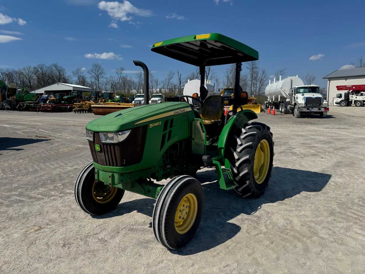 2018 JOHN DEERE JOHN DEERE 5045E UTILITY TRACTOR Photo 1