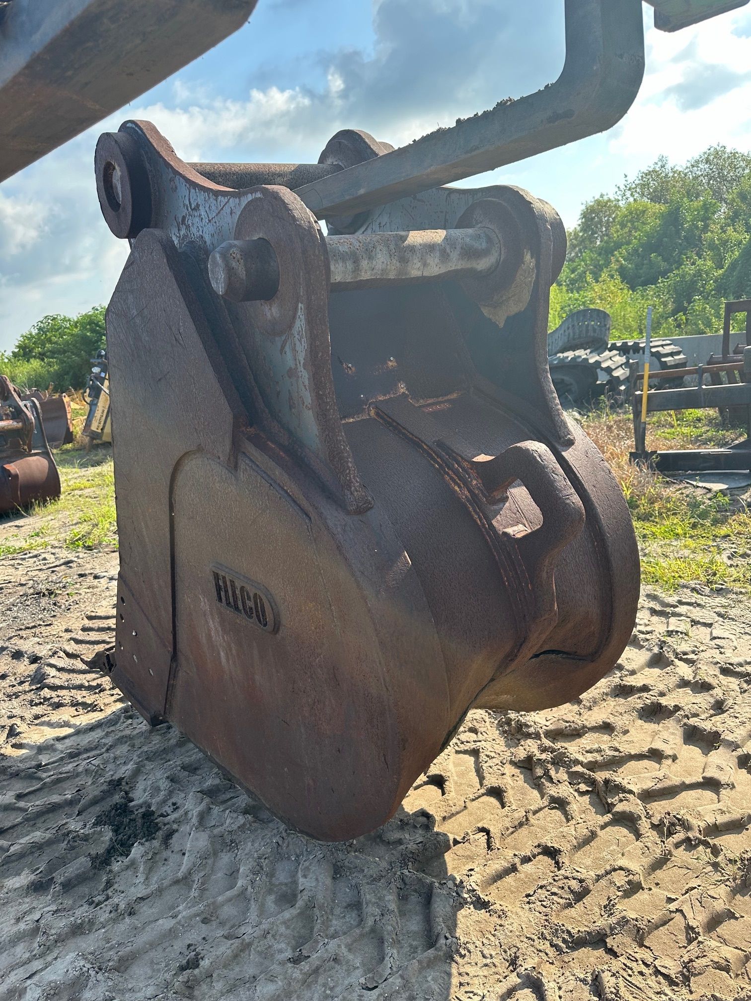 32" EXCAVATOR BUCKET FOR CAT 345B Photo 3 Thumbnail