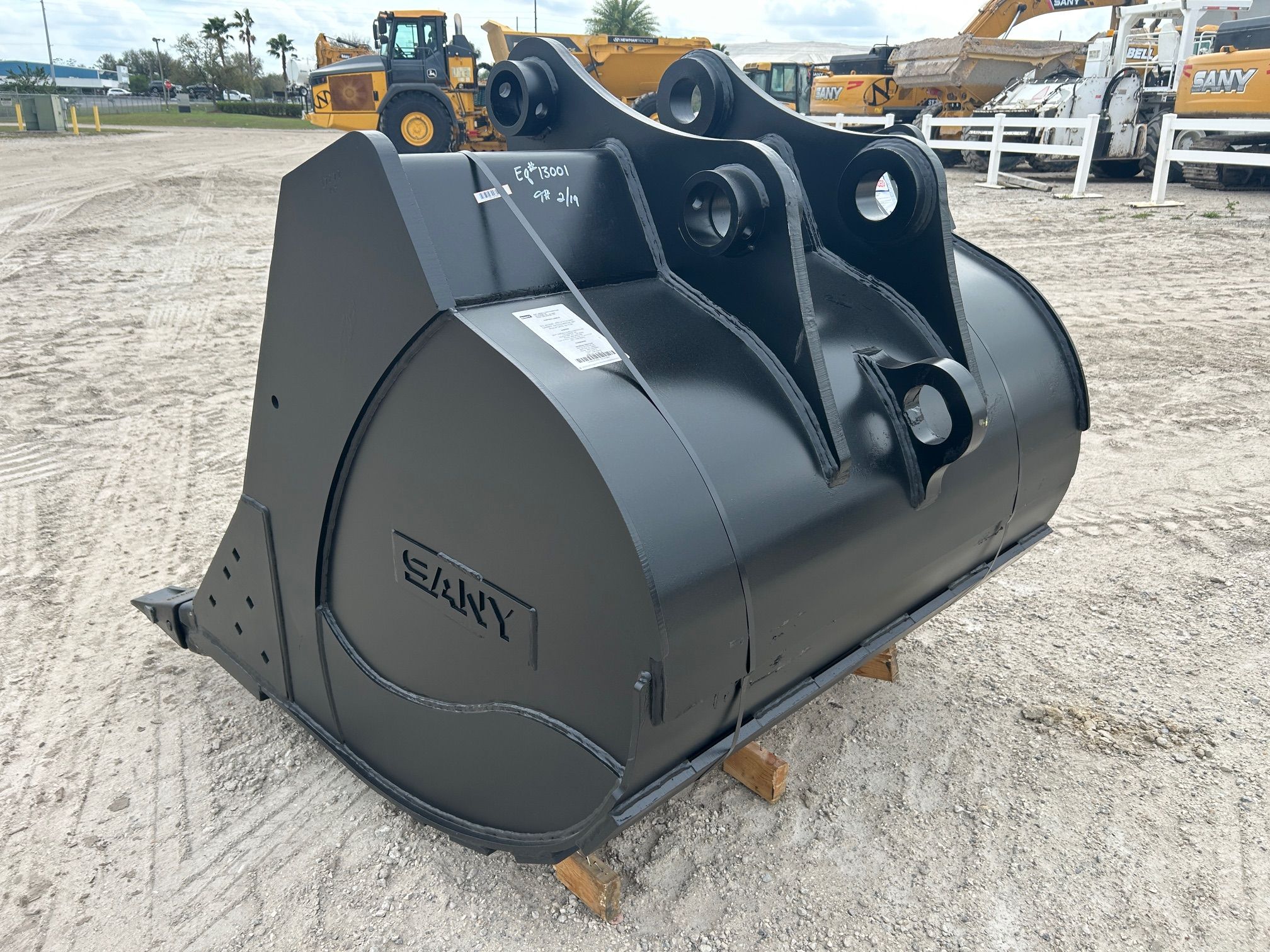 60" BUCKET FOR SY365C Photo 2 Thumbnail