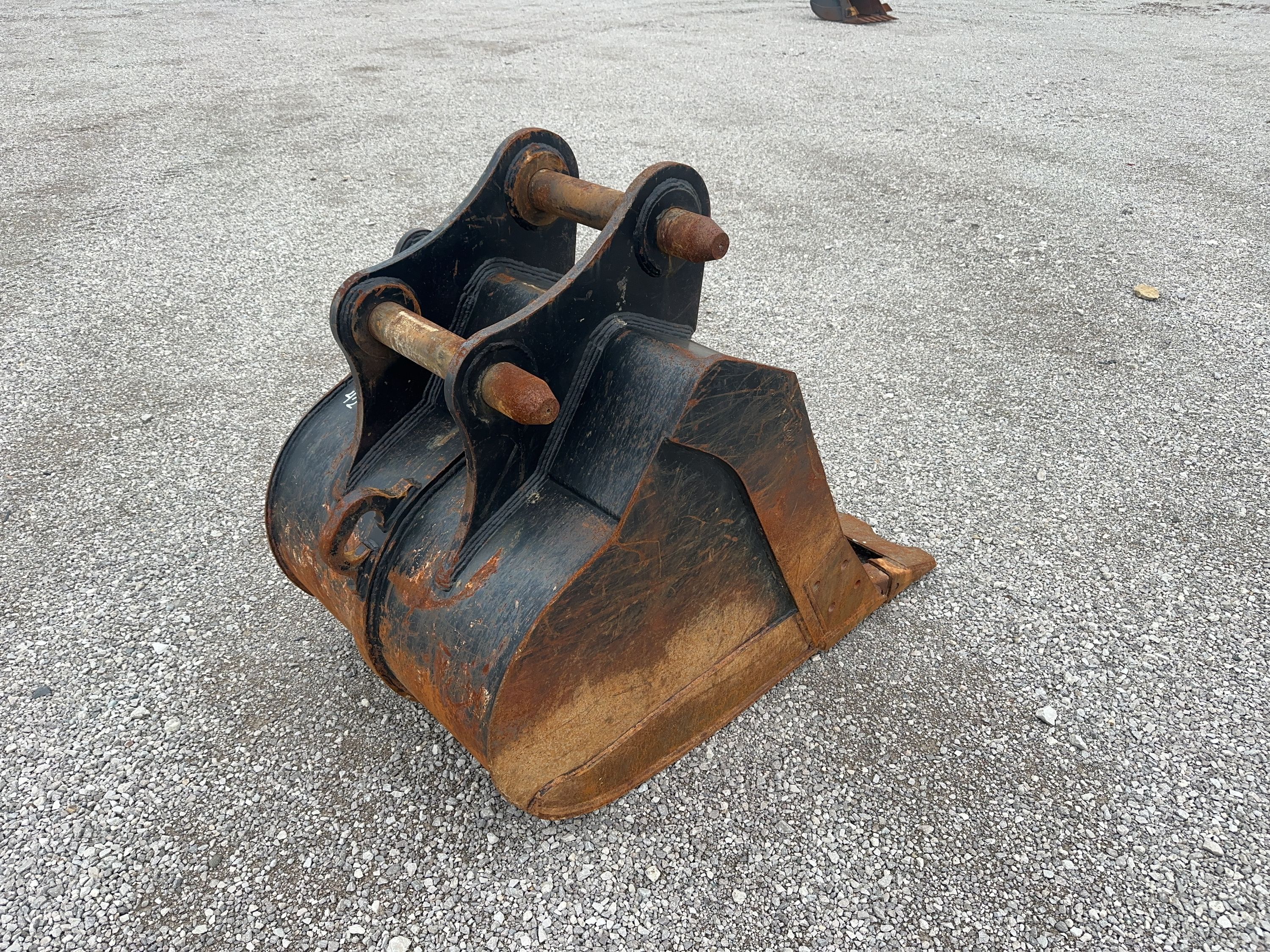 42" DIGGING BUCKET FOR SY265C Photo 5 Thumbnail