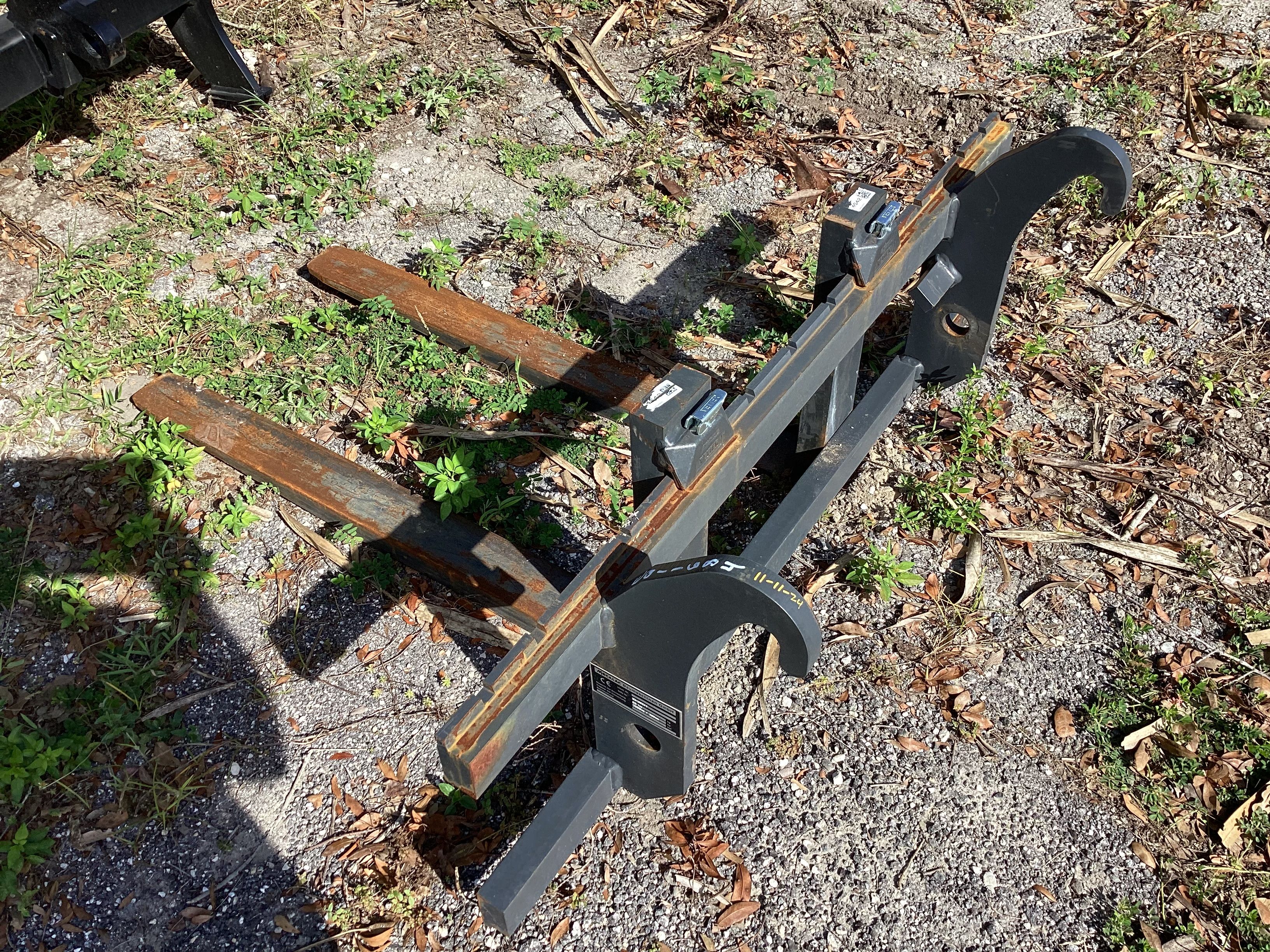 MECALAC AX850-FORK Photo 2 Thumbnail