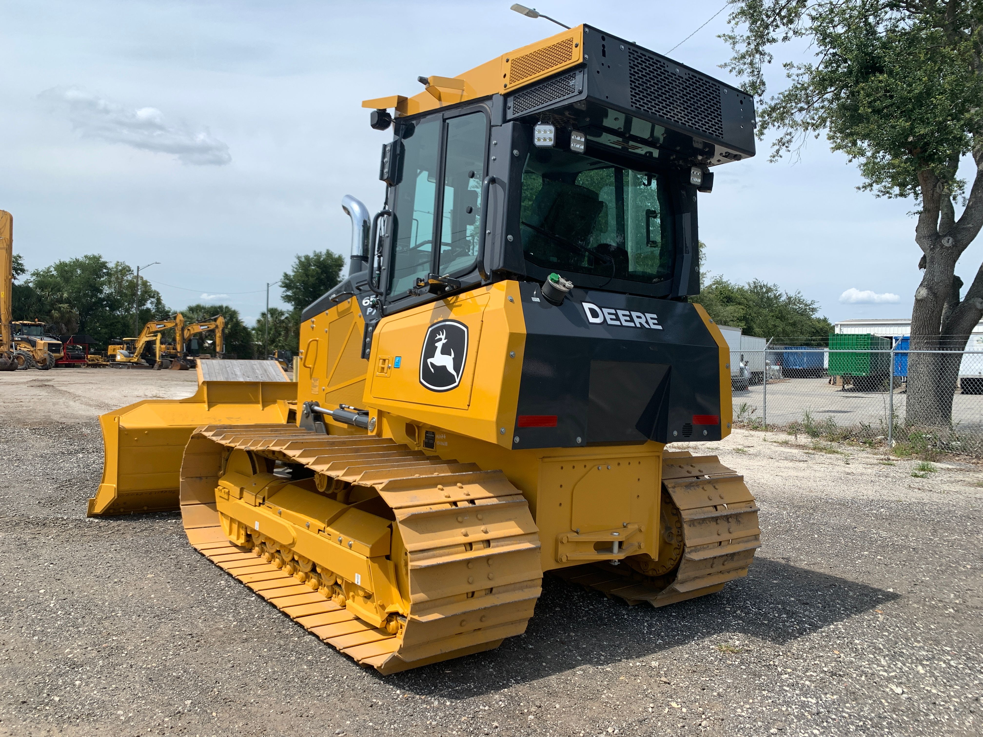 2023 JOHN DEERE 650 P-TIER Photo 3 Thumbnail