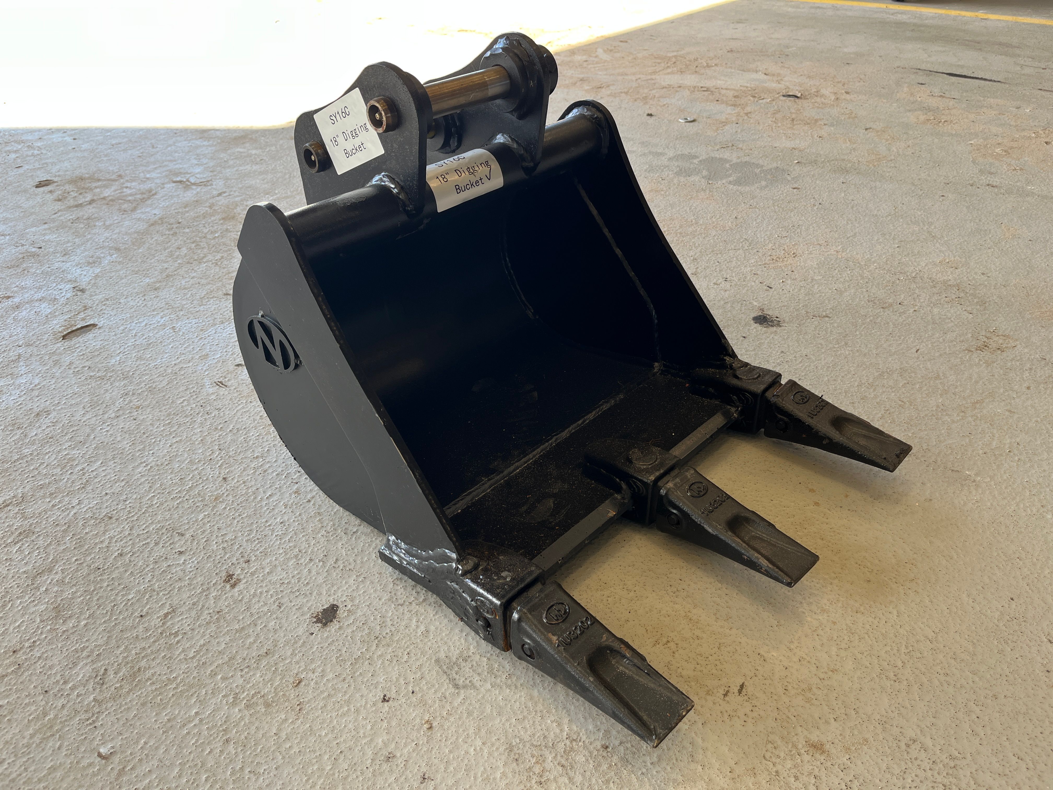 18" BUCKET FOR SY16C Photo 4 Thumbnail