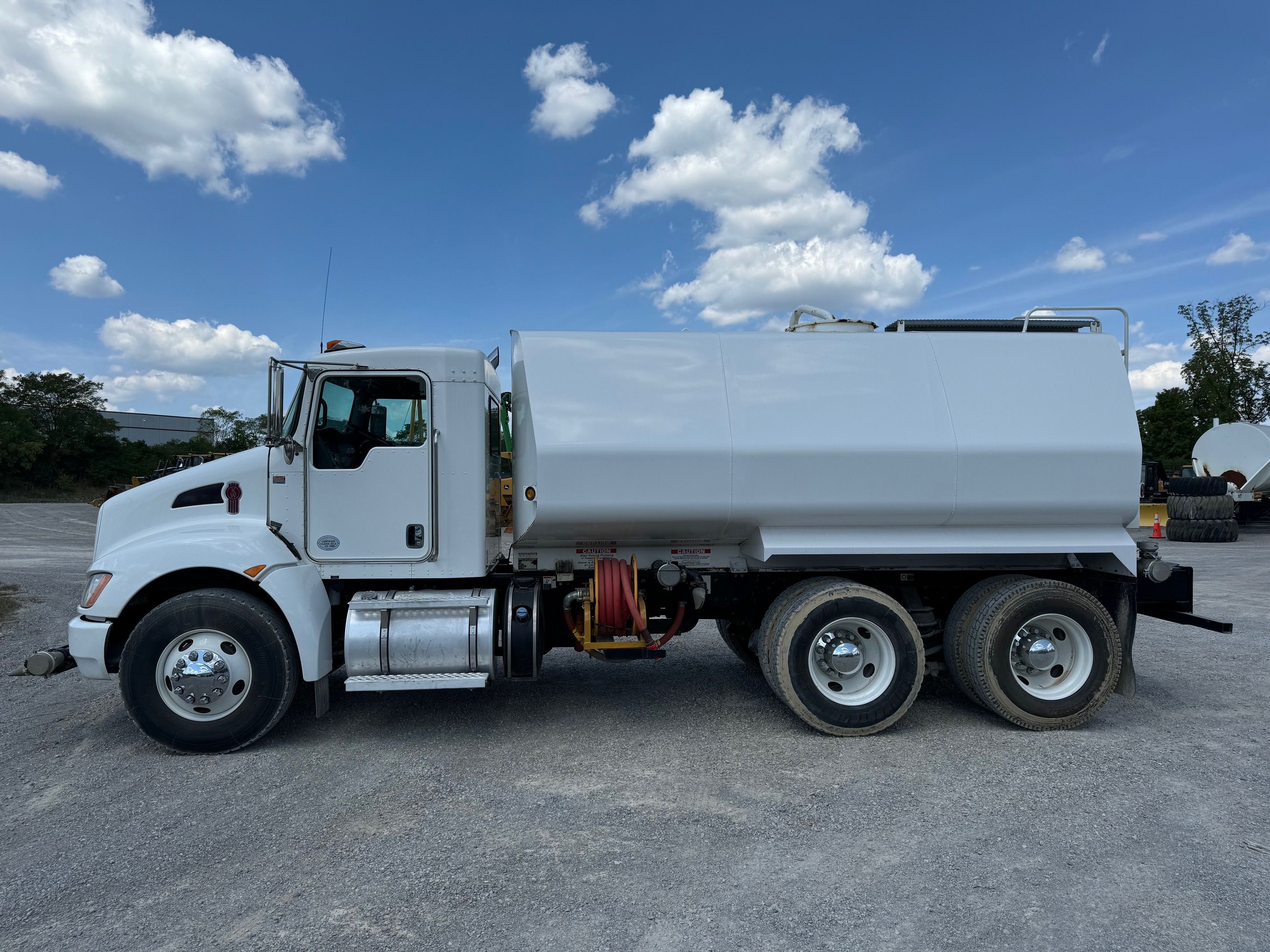 2019 KENWORTH T370 WATER Photo 2 Thumbnail