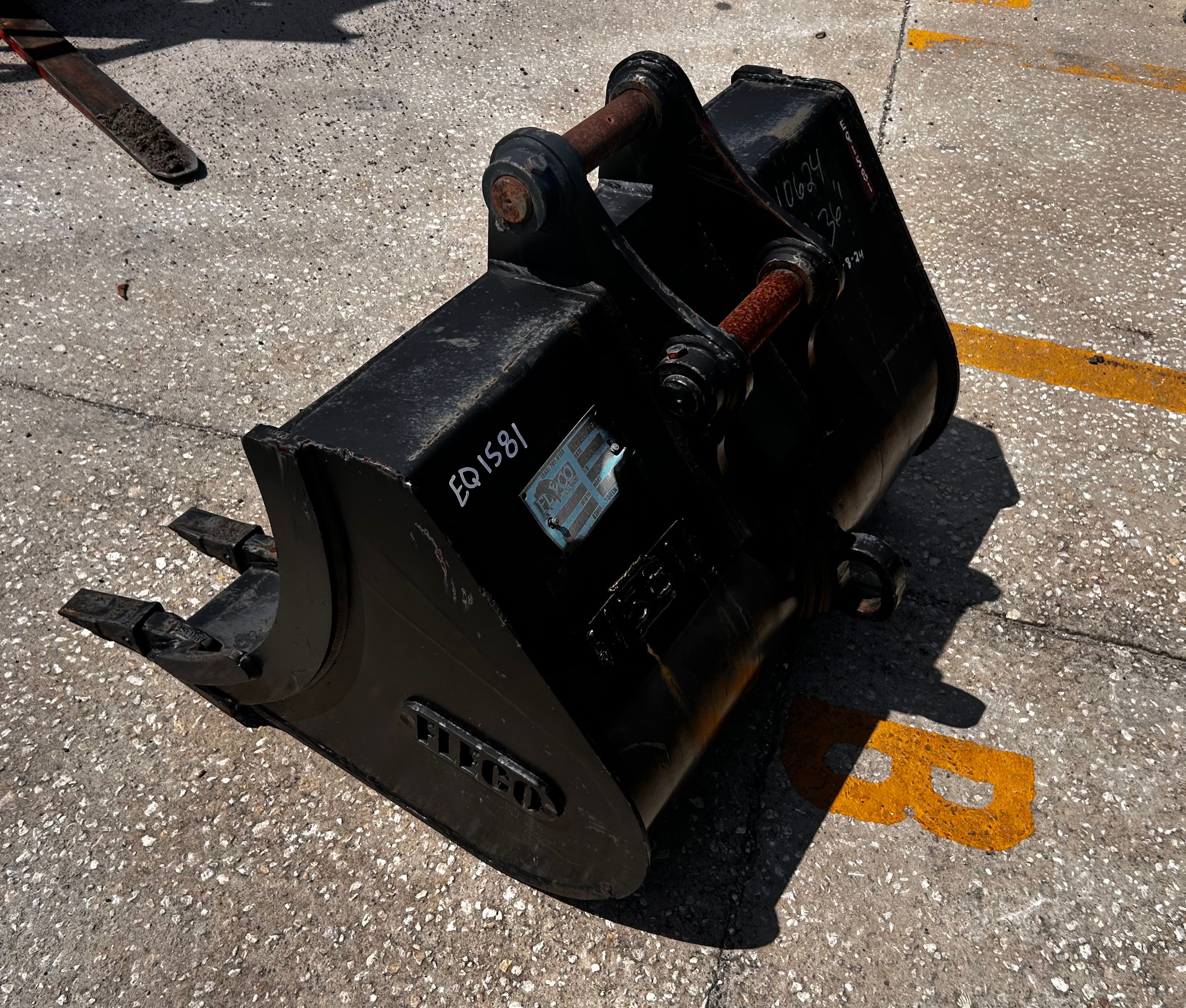 36" BUCKET FOR SY50U Photo 3 Thumbnail