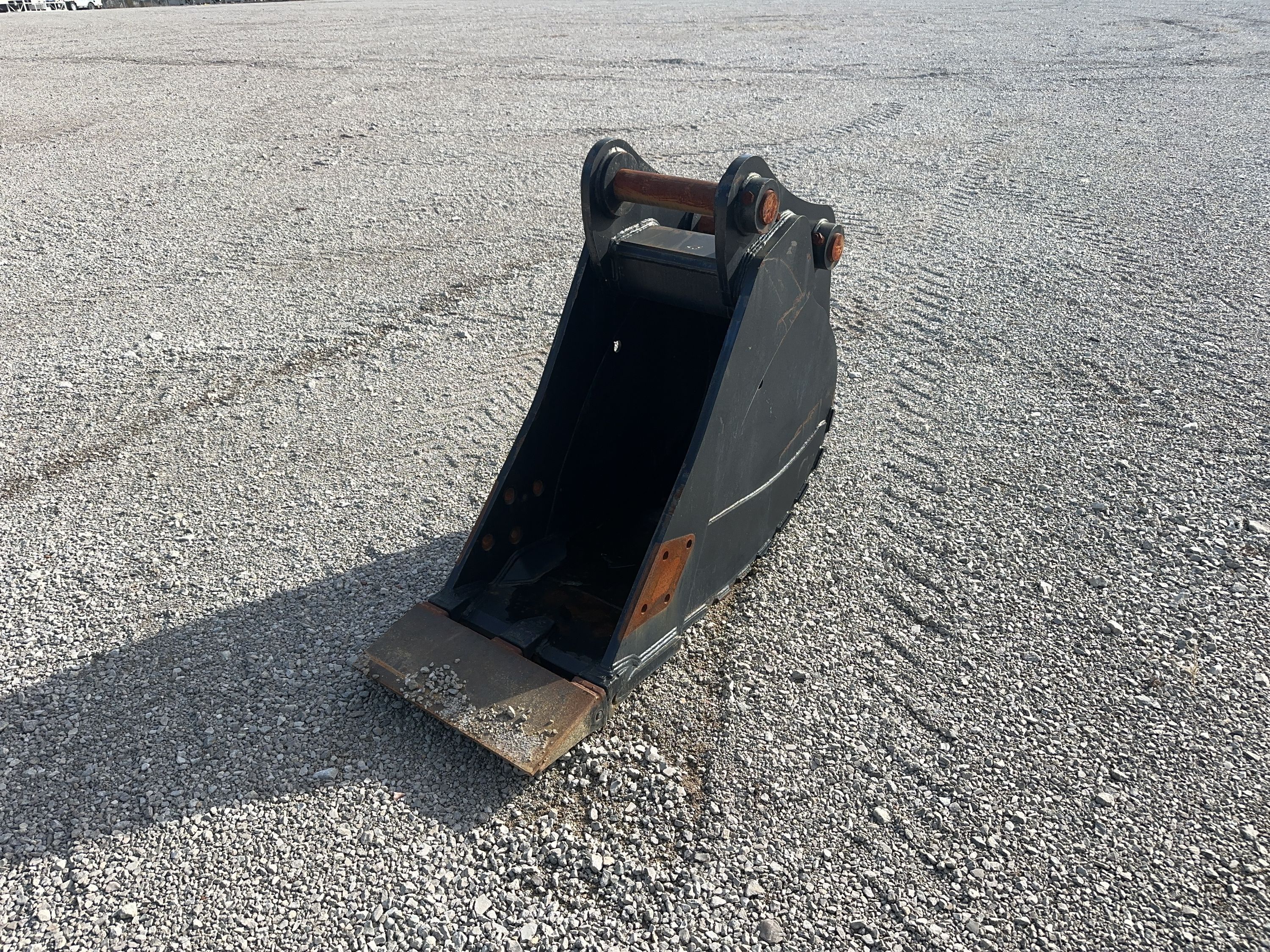 24" BUCKET FOR SY215C WITH WELDED BAR FOR TEETH Photo 1 Thumbnail