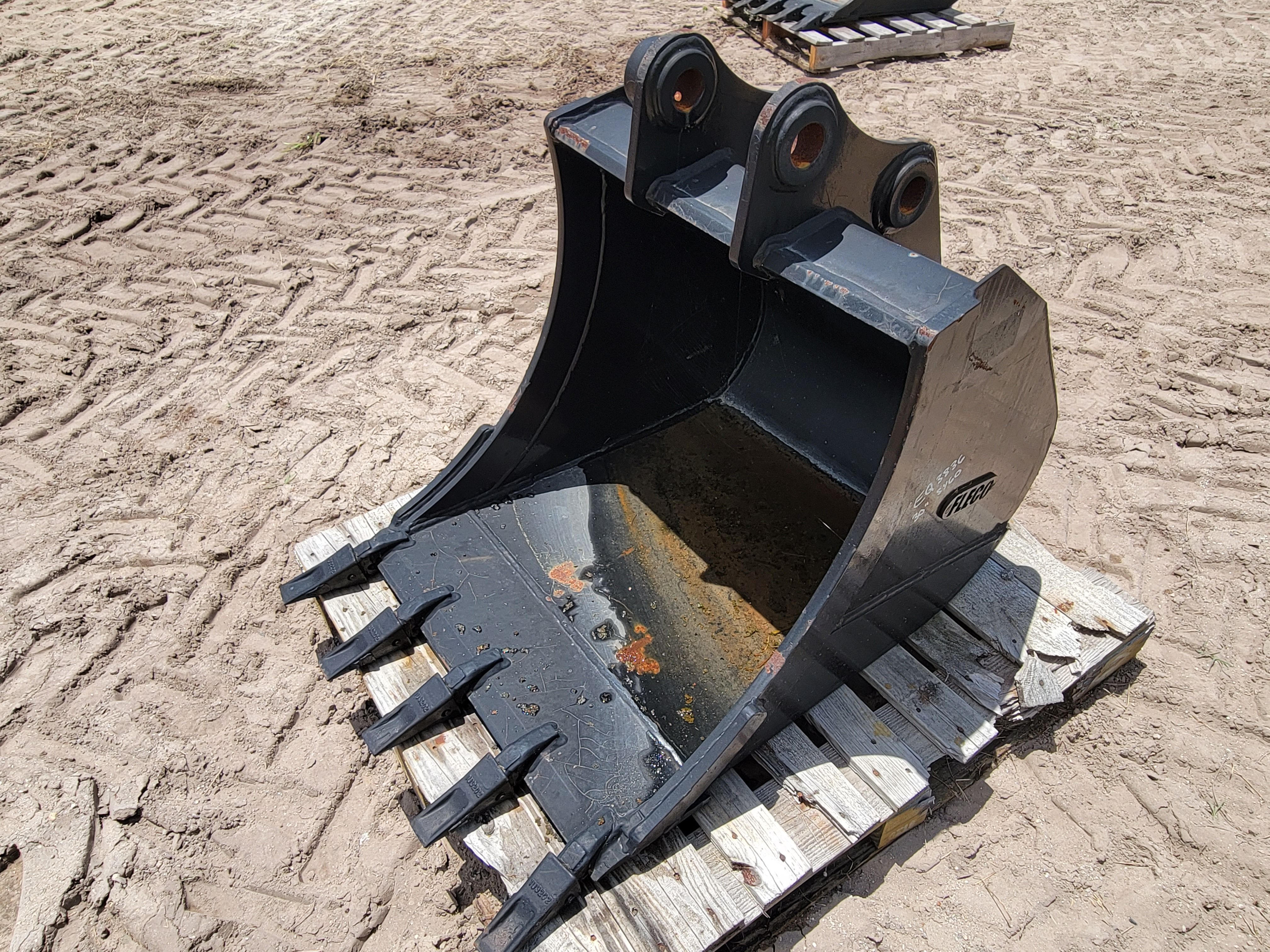 30" BUCKET FOR SY60C Photo 1 Thumbnail