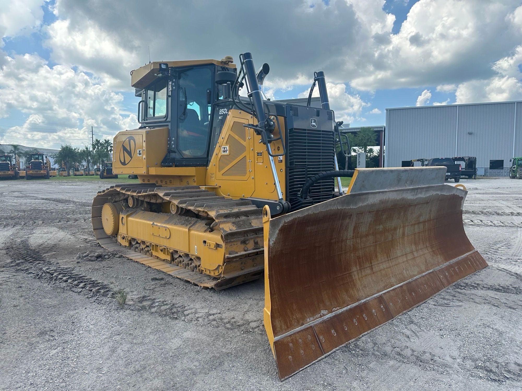 2023 JOHN DEERE 850L WLT Photo 6 Thumbnail