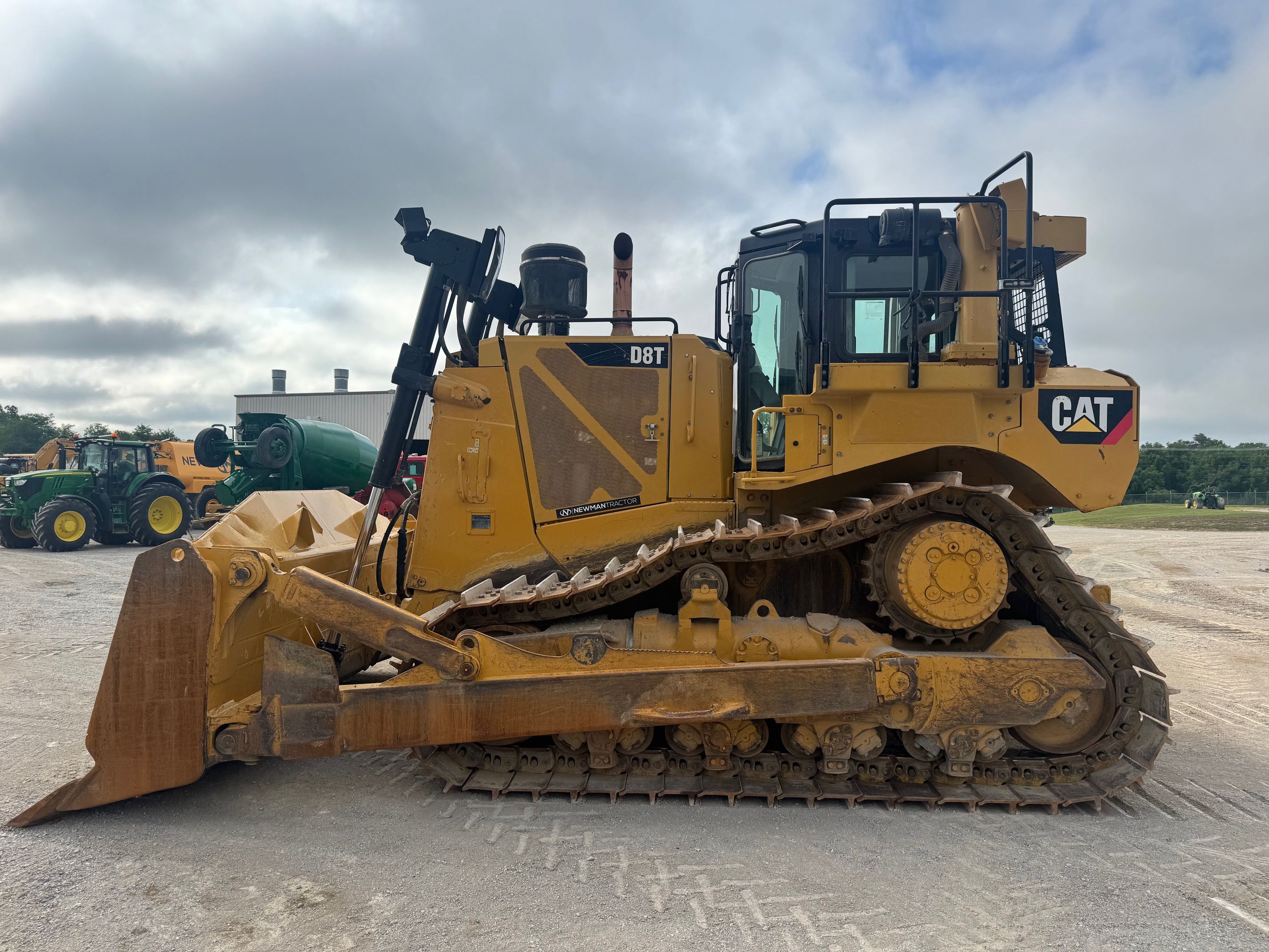 2017 CAT D8T Photo 2 Thumbnail