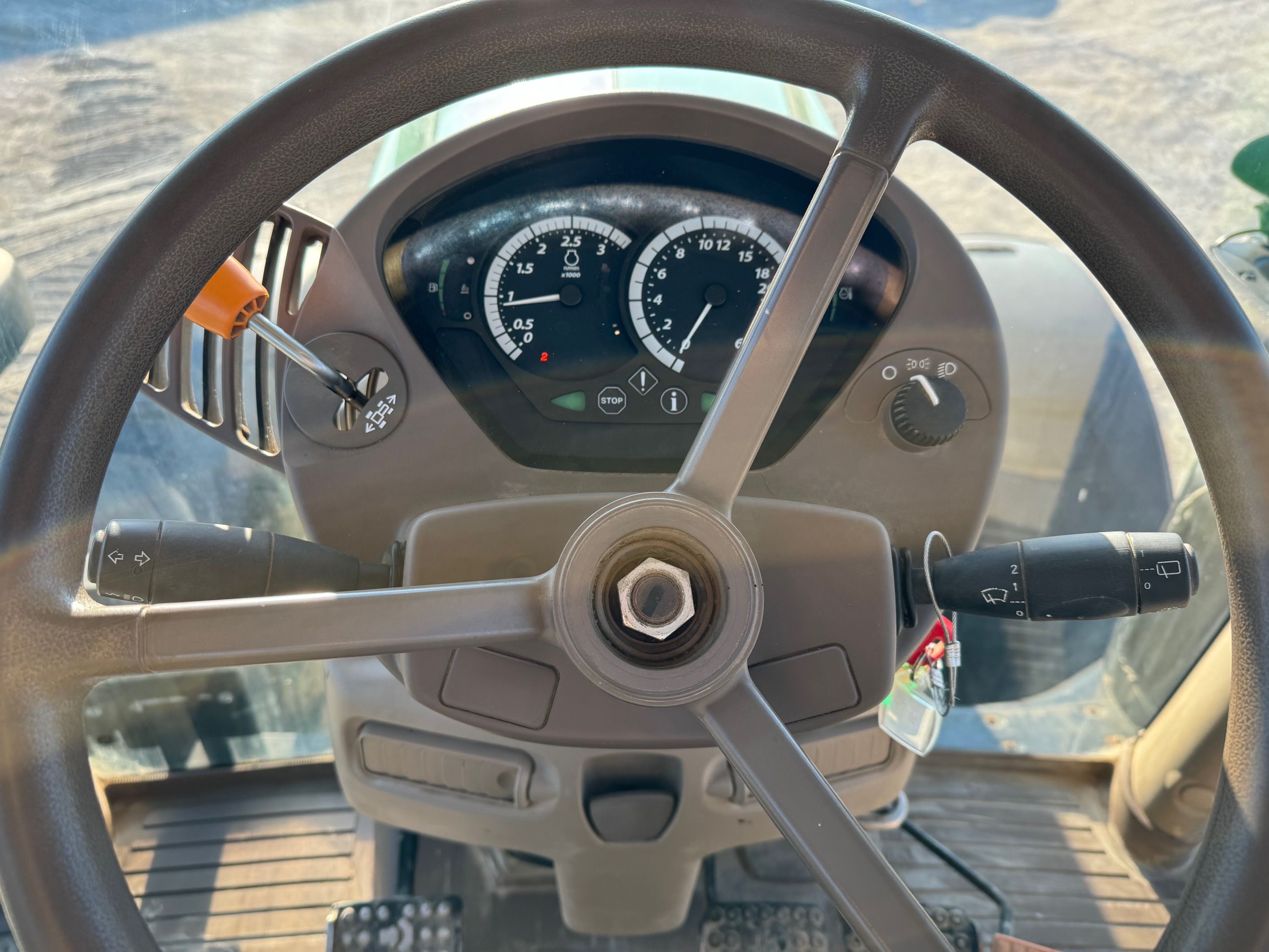 2019 JOHN DEERE 6155R Photo 7 Thumbnail