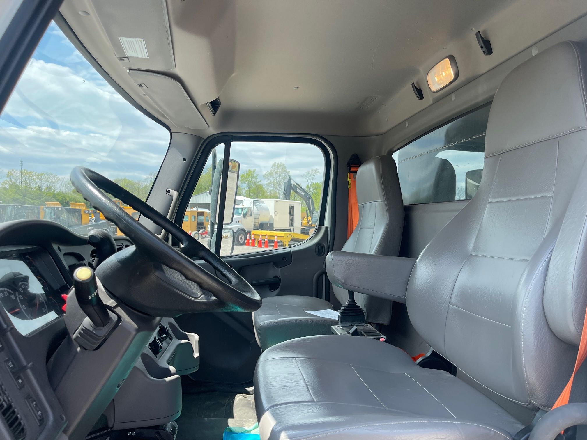 2021 FREIGHTLINER M2 106 Photo 5 Thumbnail