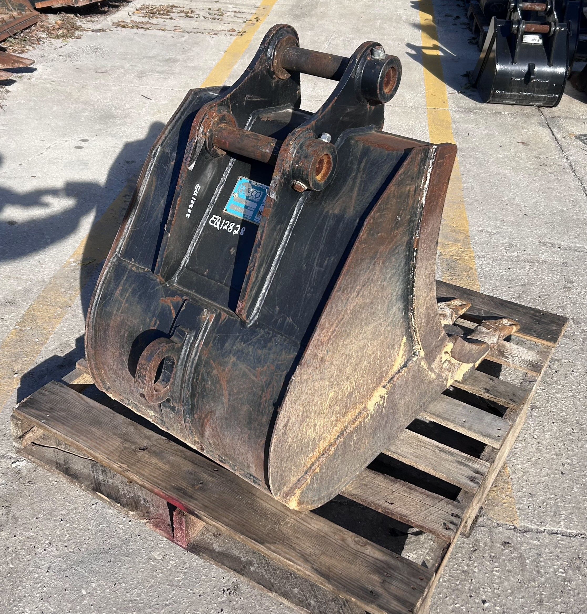 24" BUCKET FOR SY60C Photo 3 Thumbnail