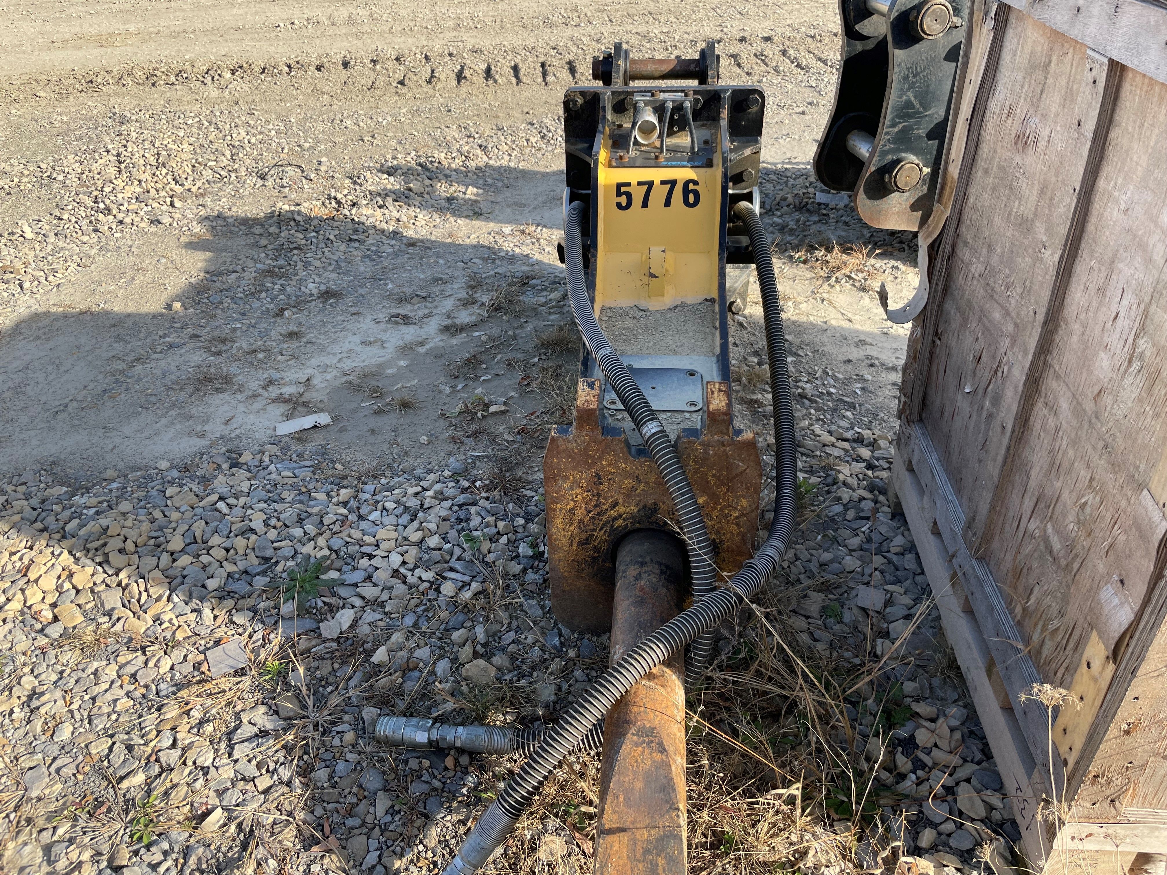 2022 SOOSAN SQ60 HAMMER FOR SY155U Photo 1 Thumbnail