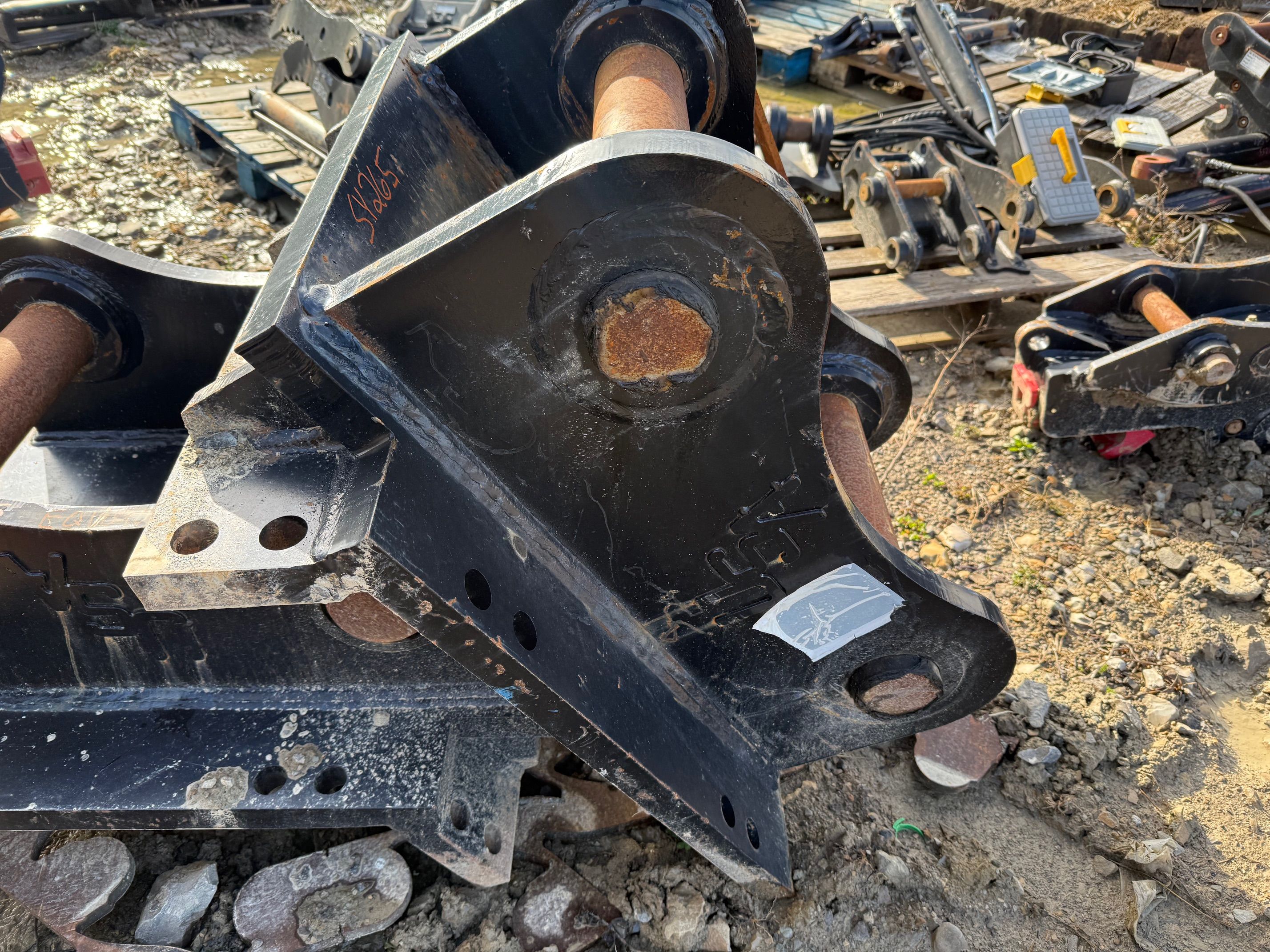 ALLU PADDING BUCKET MOUNT BRACKET FOR SY265C Photo 2 Thumbnail