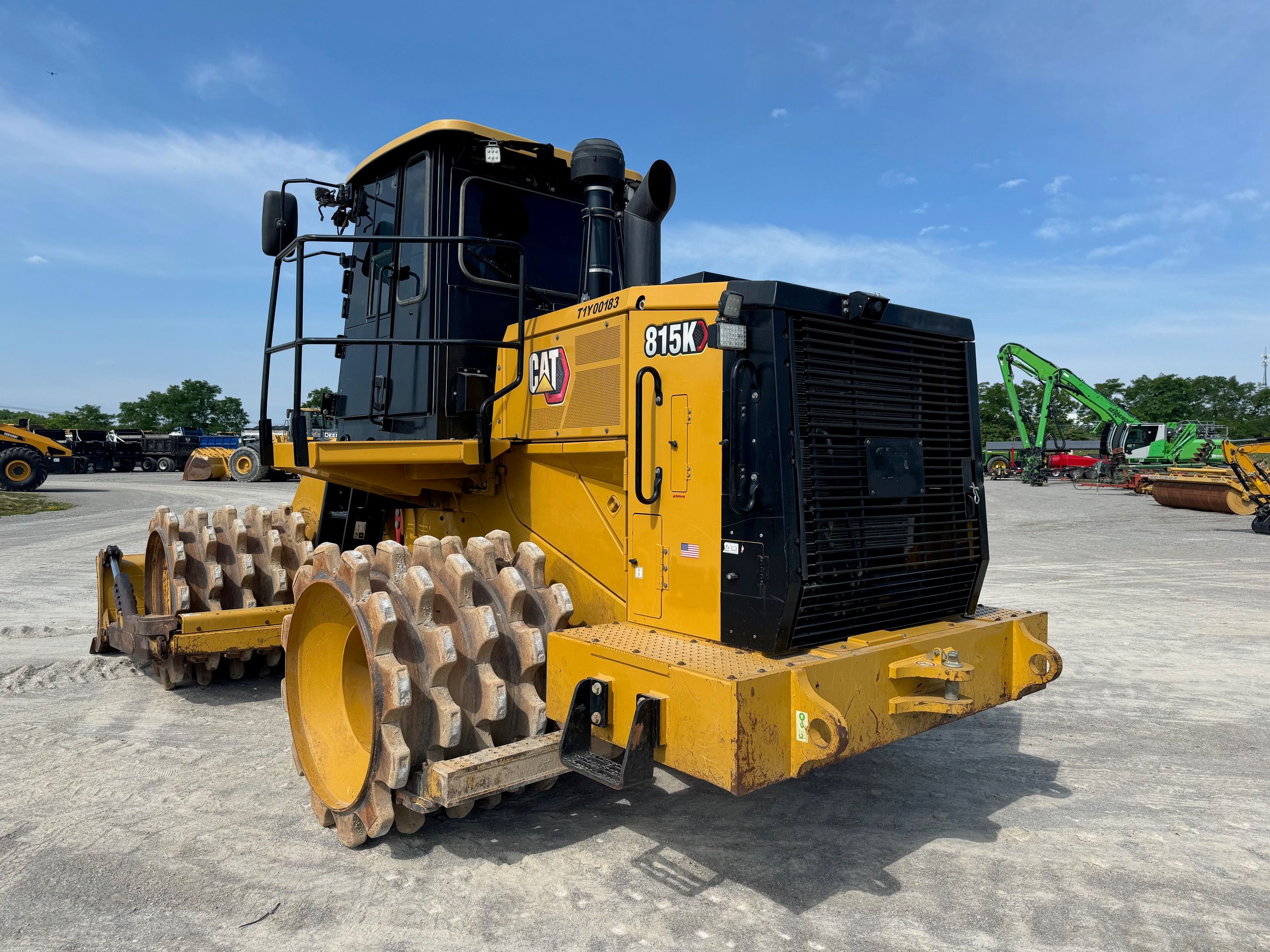 2020 CAT 815K Photo 2 Thumbnail