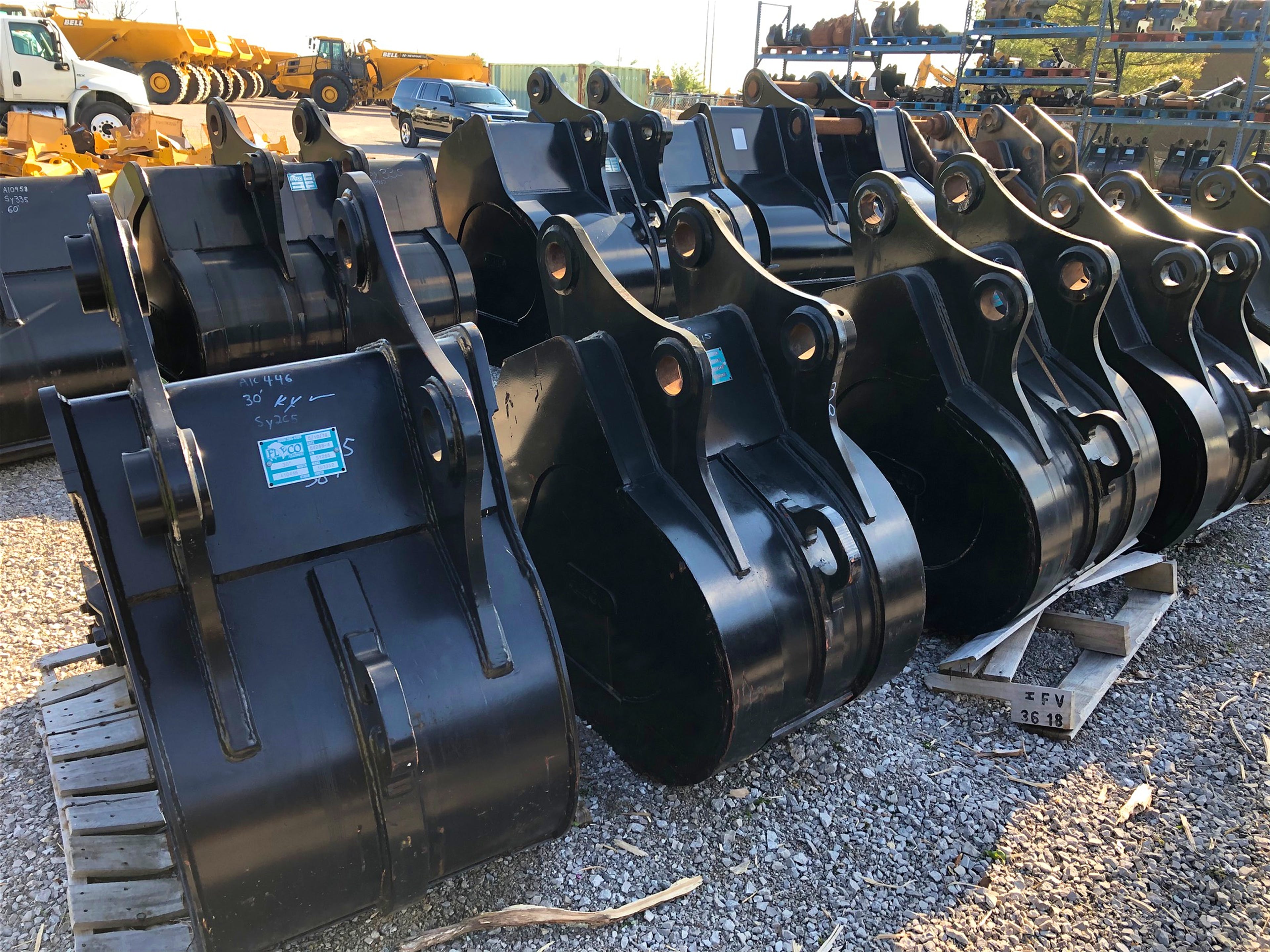 30" BUCKET W/ SIDE CUTTERS FOR SY265C Photo 2 Thumbnail