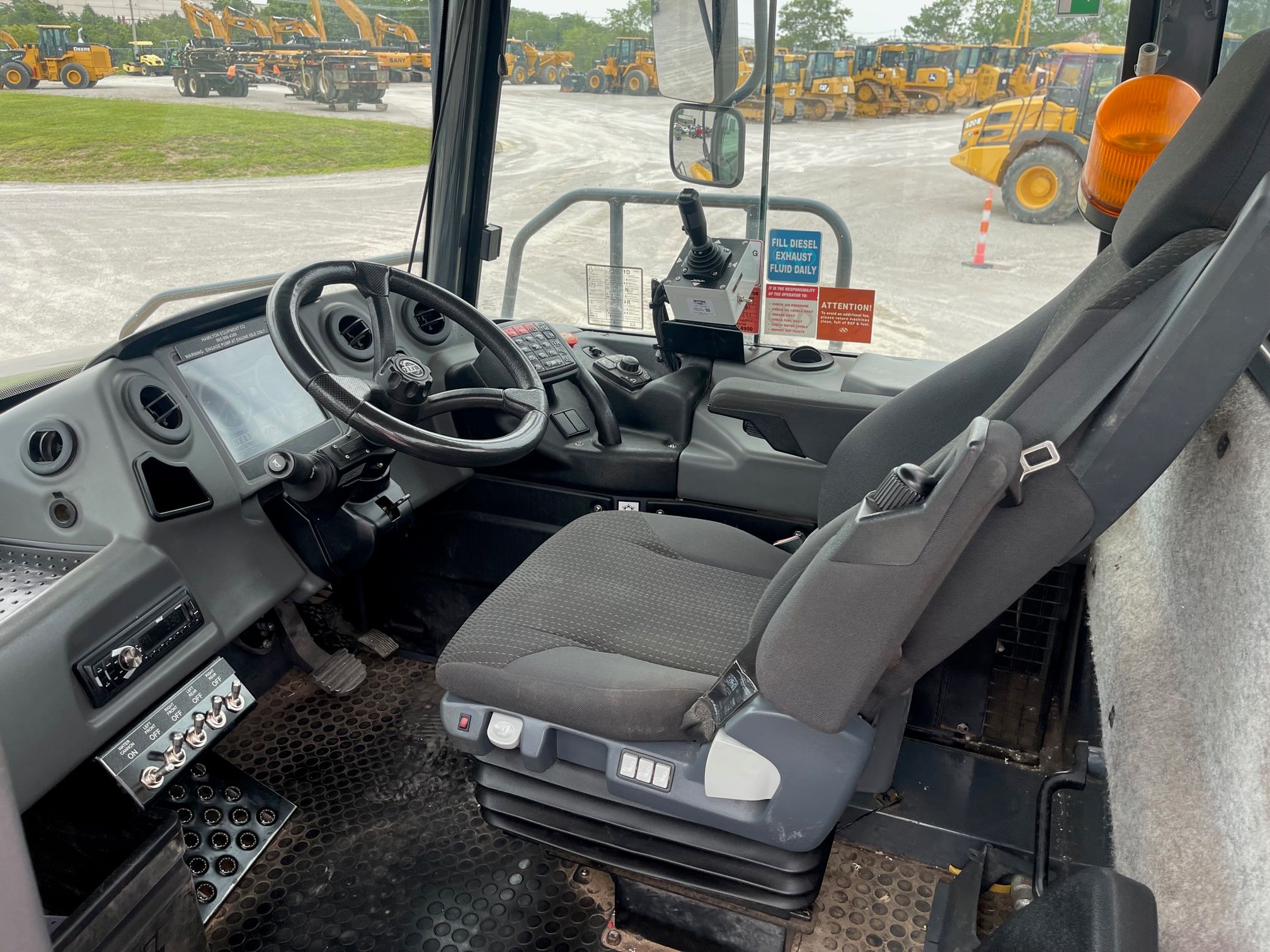 2017 BELL B30E Photo 5 Thumbnail