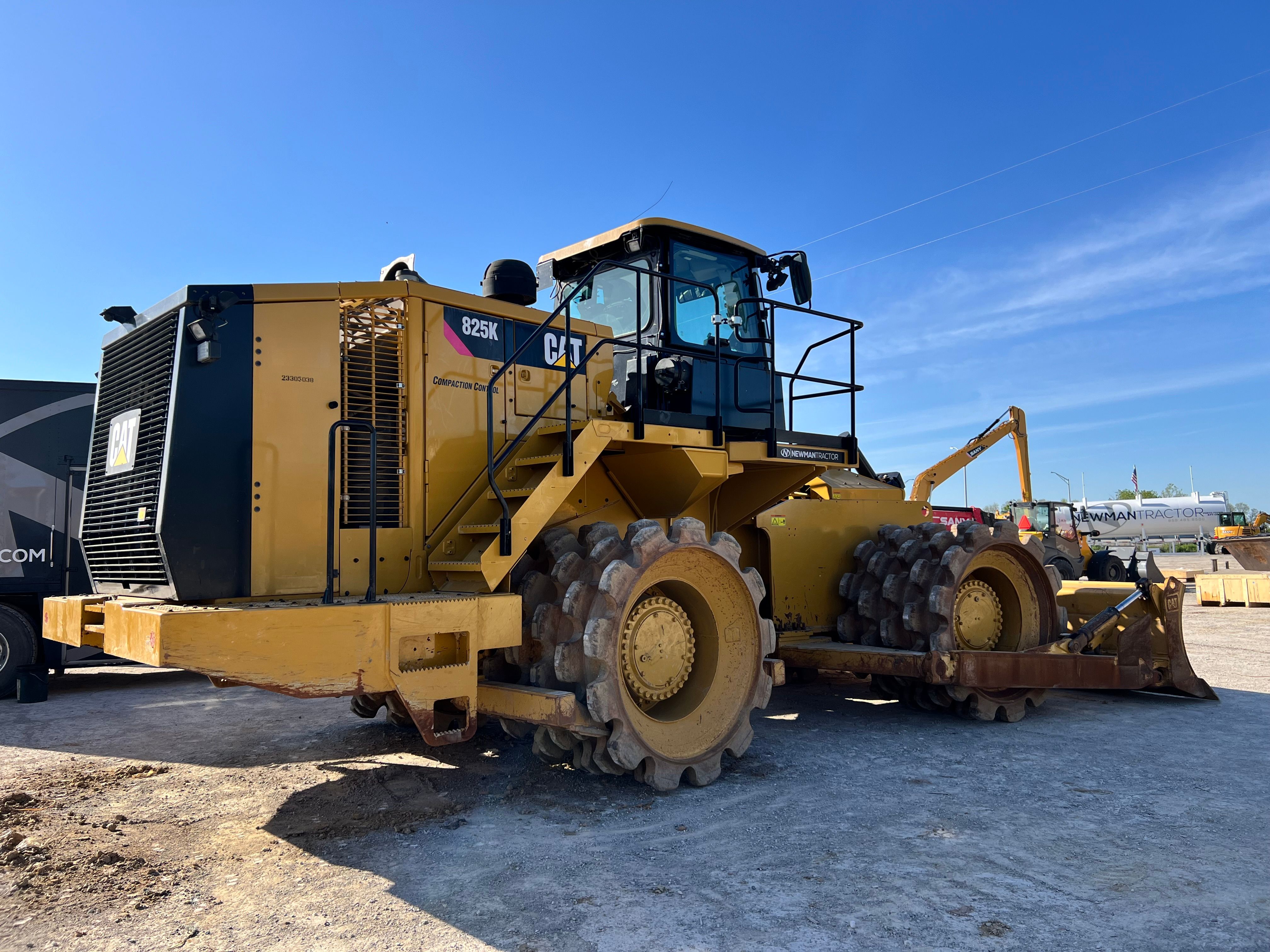 2019 CAT 825K Photo 4 Thumbnail