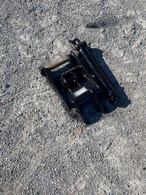 THUMB FOR SY16C9 FOR USE W/NO QUICK COUPLER) Photo 1 Thumbnail