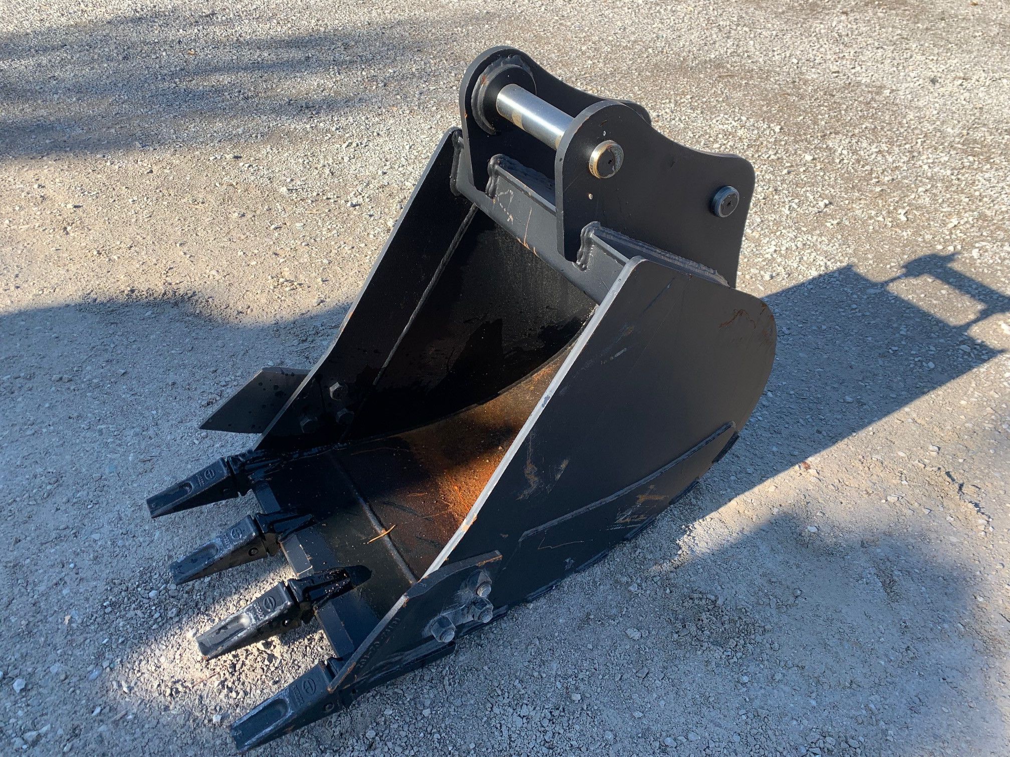 24" BUCKET FOR SY95C Photo 4 Thumbnail