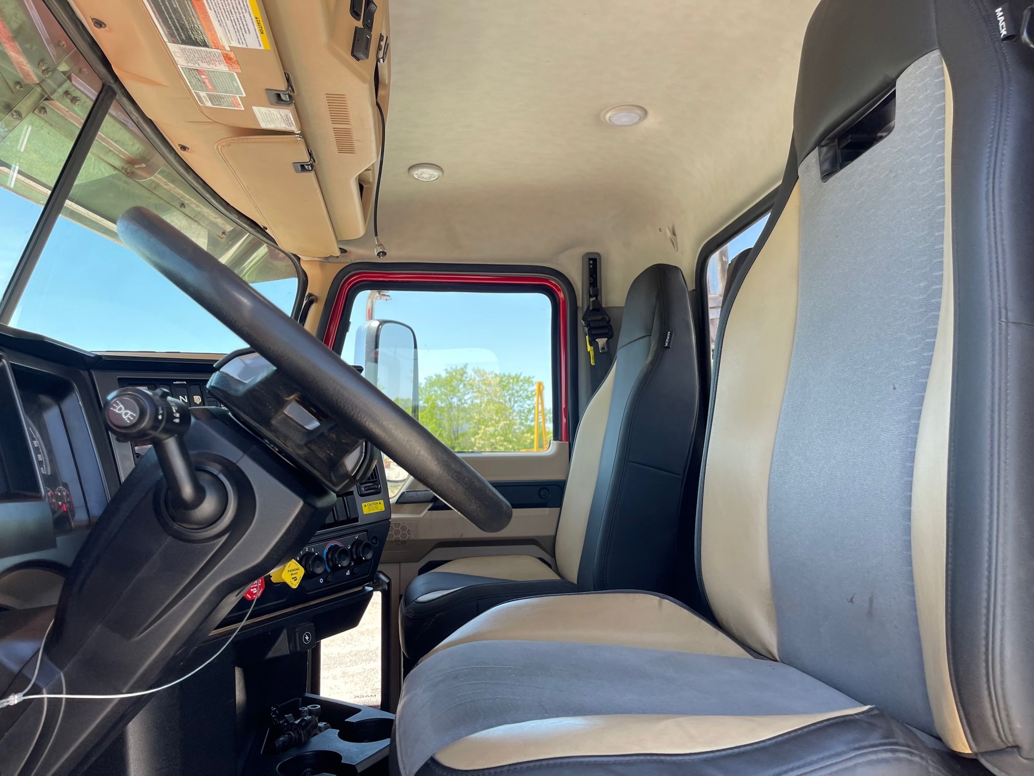 2021 MACK PI64T Photo 5 Thumbnail