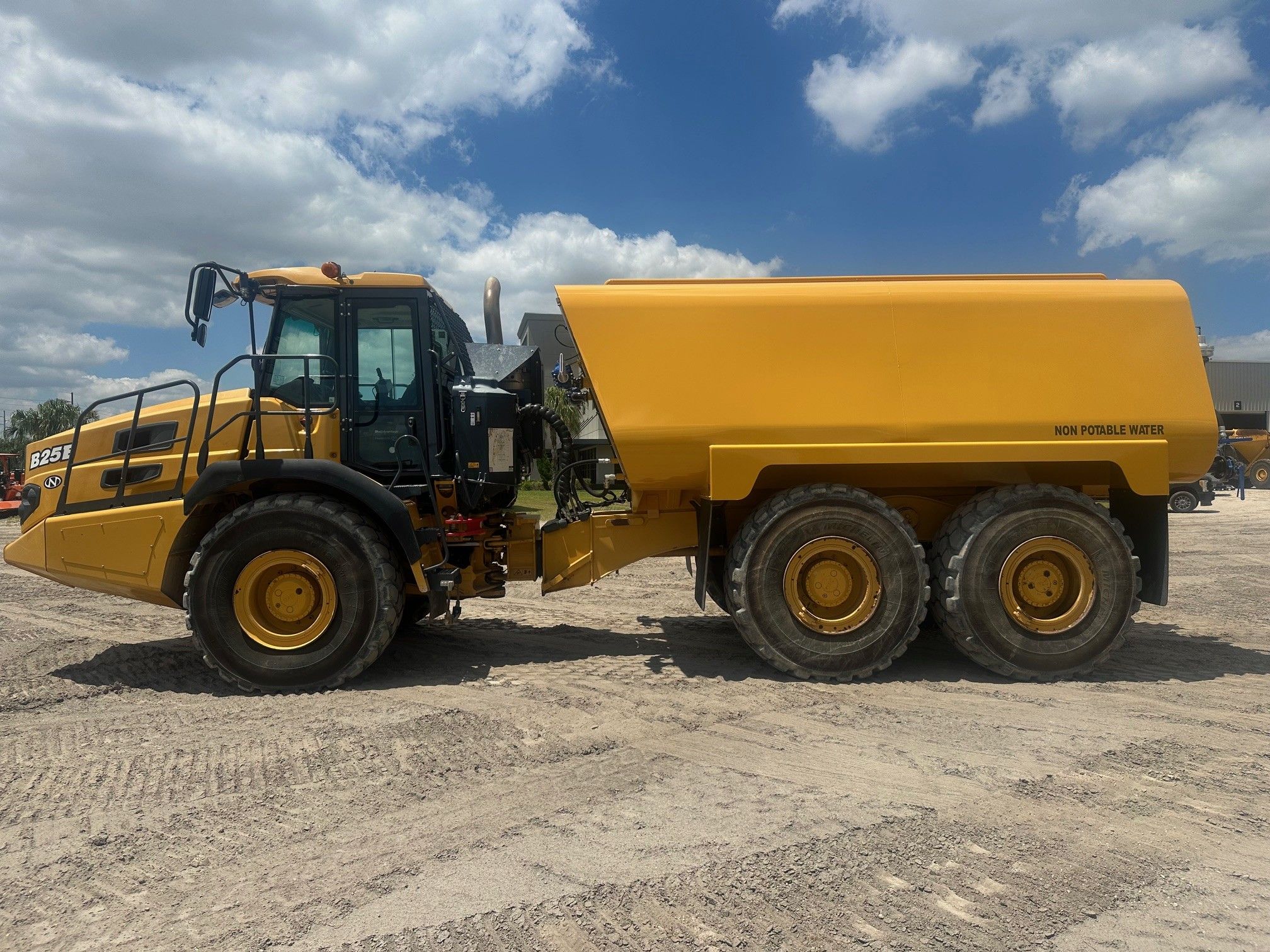 2021 BELL B25E Photo 2 Thumbnail