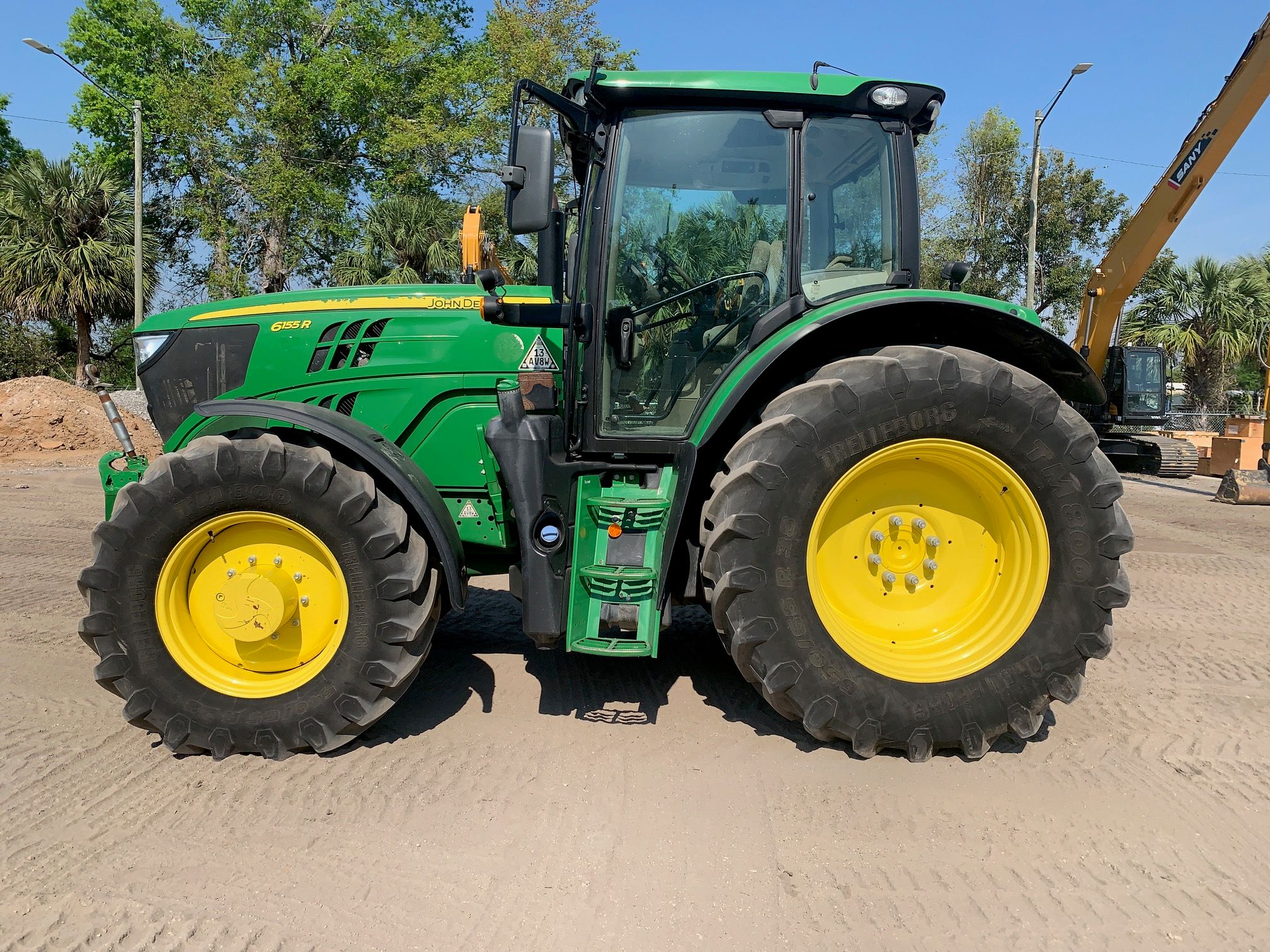 2019 JOHN DEERE 6155R Photo 2 Thumbnail