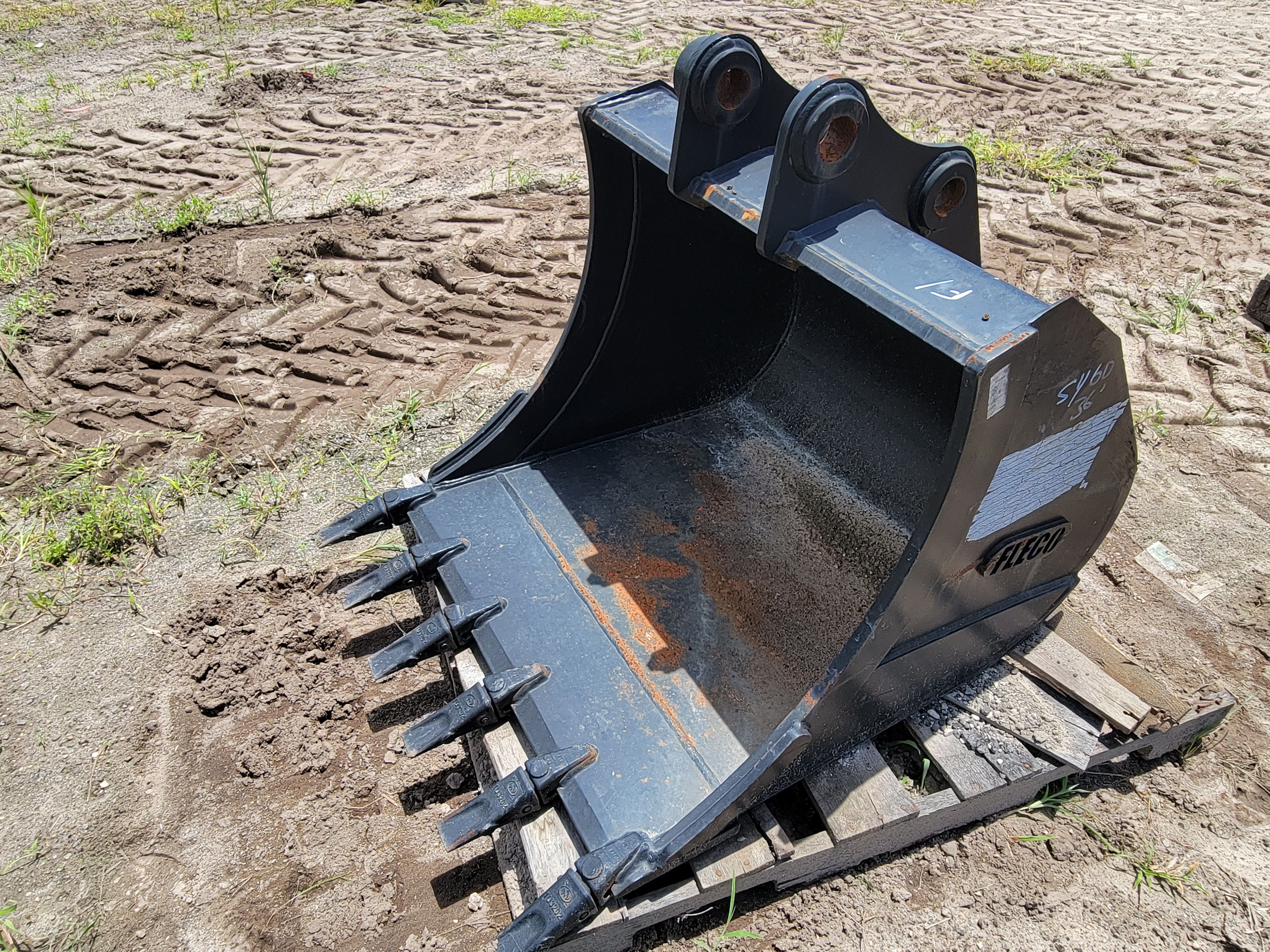 36" BUCKET FOR SY60C Photo 1 Thumbnail