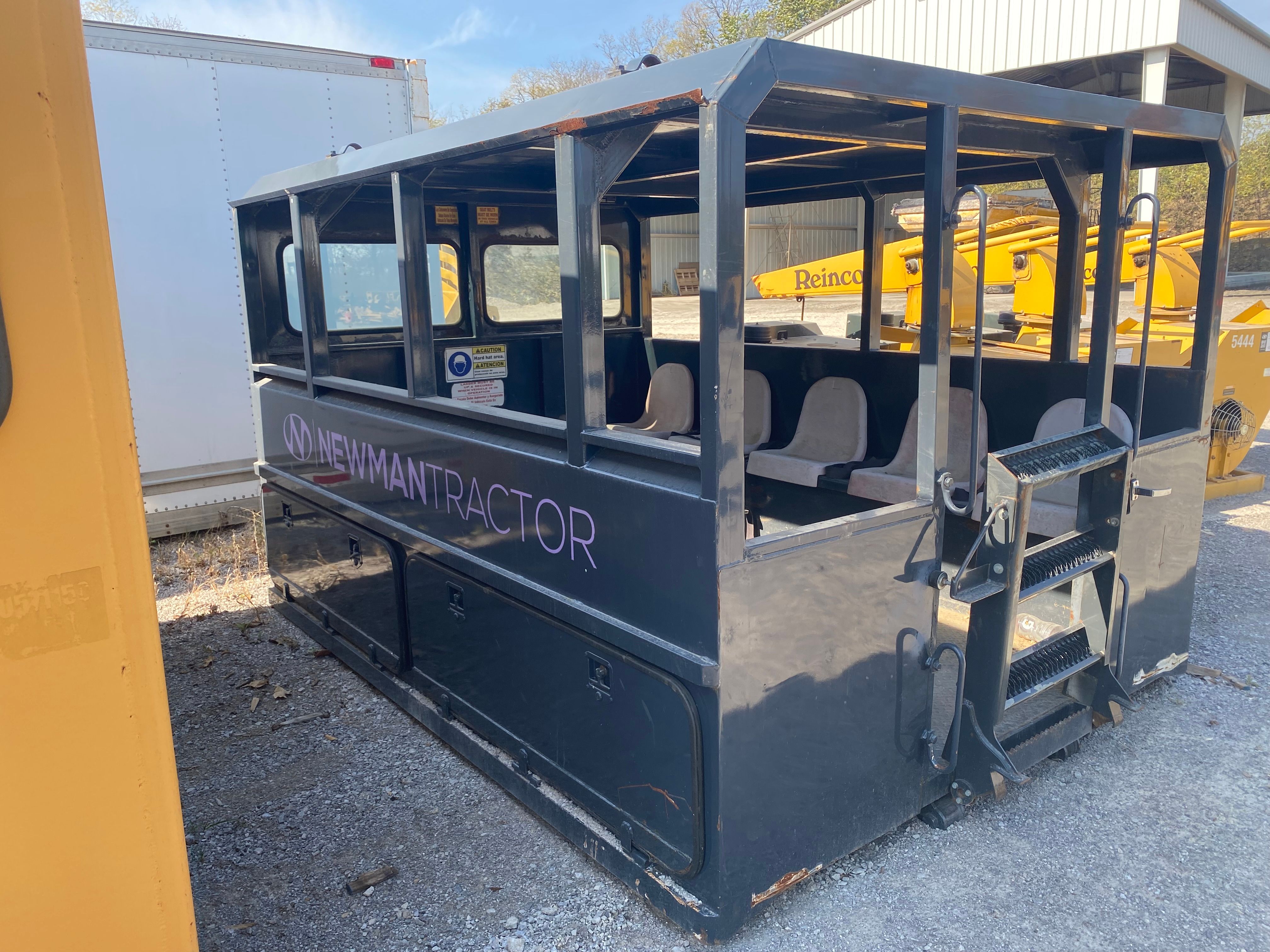 2013 10-MAN PERSONNEL CARRIER, MST 800VD Photo 1 Thumbnail